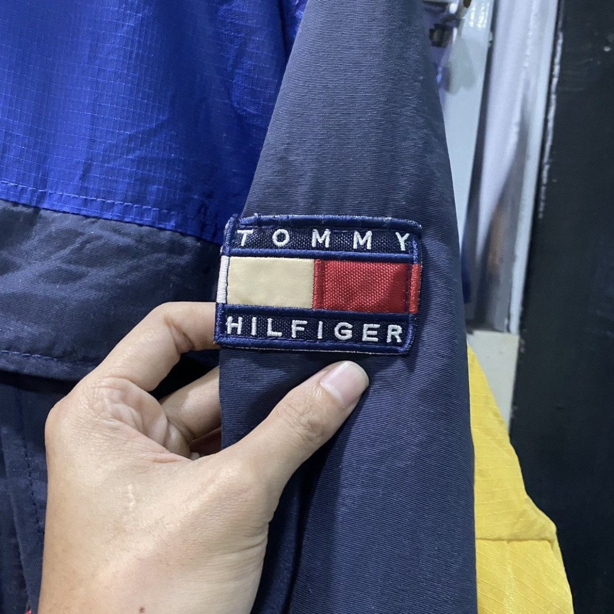 Tommy Hilfiger Vintage 90s Tommy Hilfiger Sailing Gear Hooded Jacket Size US L / EU 52-54 / 3 - 11 Thumbnail
