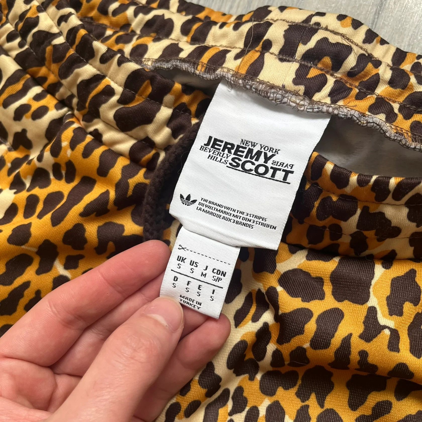 Adidas × Jeremy Scott Adidas Jeremy Scott 2015 Leopard Print Track Pants Size US 34 / EU 50 - 6 Thumbnail
