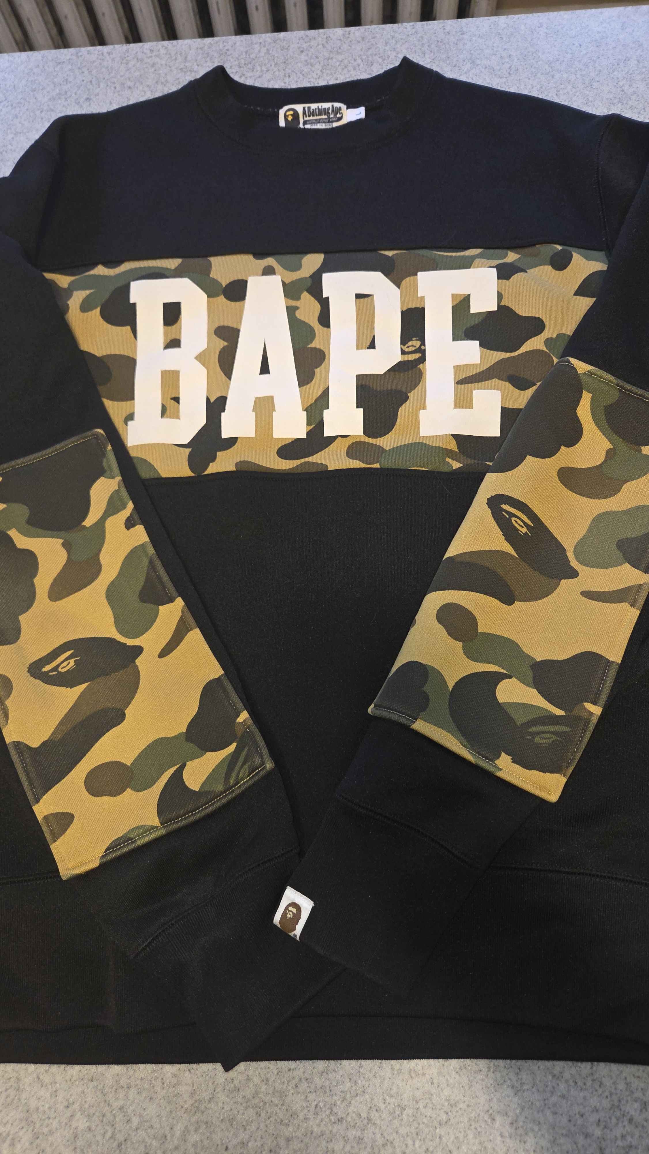 Bape Bape AUTHENTIC Sweatshirt Camo Crewneck Size US L / EU 52-54 / 3 - 1 Thumbnail
