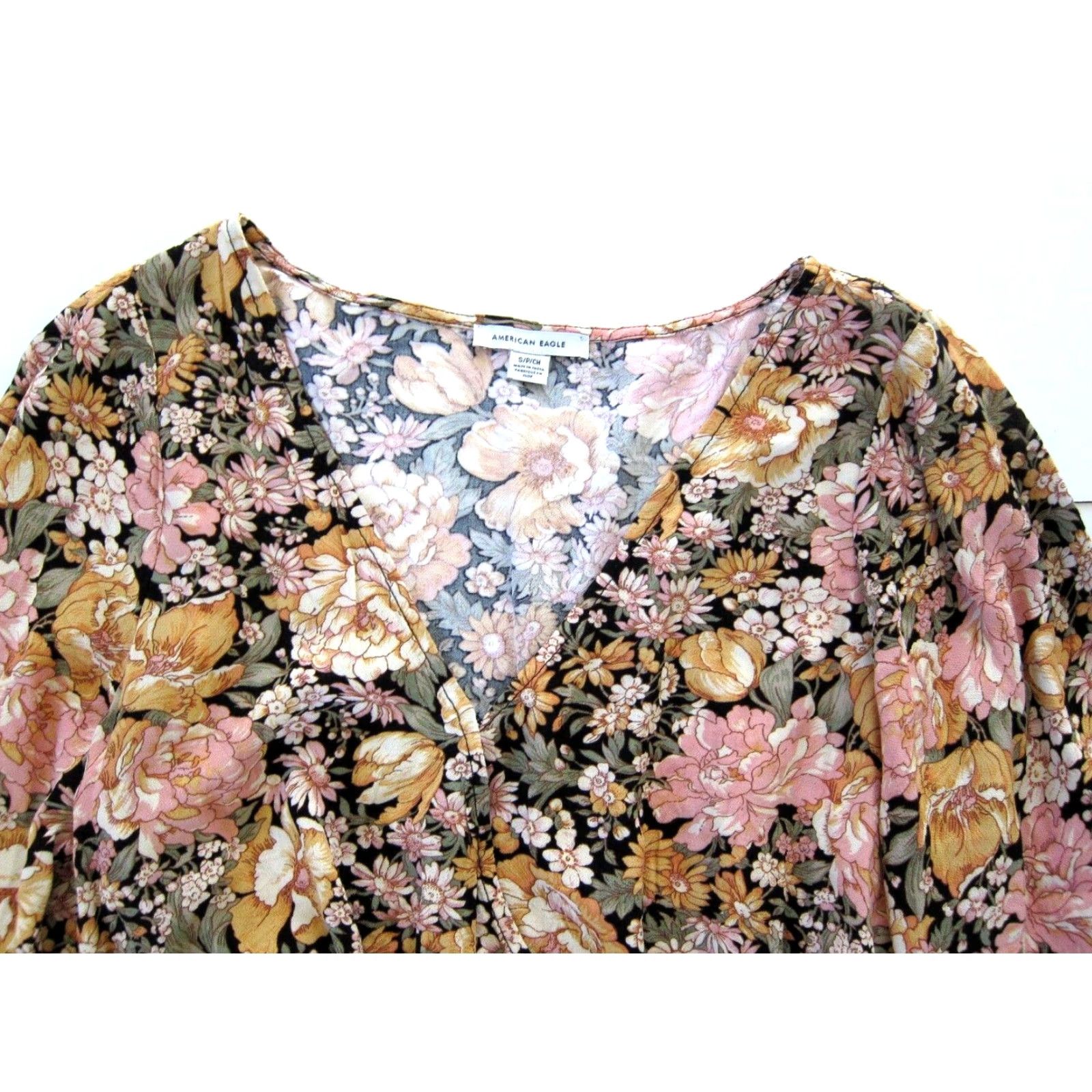 American Eagle Outfitters American Eagle Outfitters Blouse Shirt Womens Crop Floral Pink S 36" bust 19" pit to pit S Womens Pink Floral Cropped Long Sleeve V-Neck Blouse Size S / US 4 / IT 40 - 3 Thumbnail