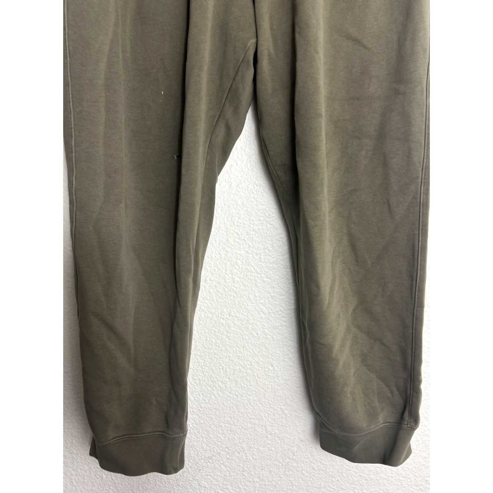 Nike Nike Men Jogger Pants XXL Regular Oil Green/White BV2671-380 Size US 39 - 2 Thumbnail