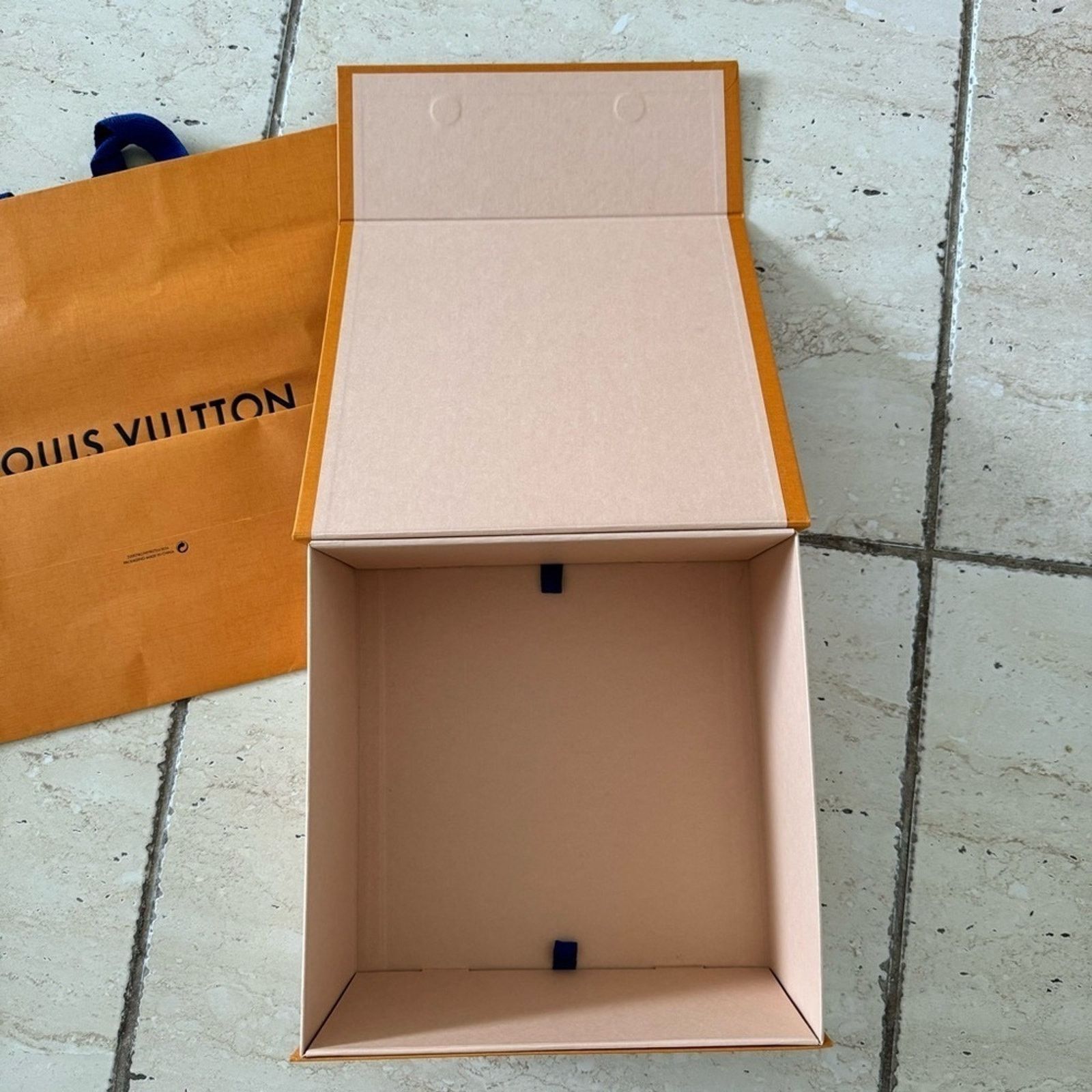 Louis Vuitton LOUIS VUITTON Bag, Box, Ribbon Set, Authentic Size ONE SIZE - 3 Thumbnail