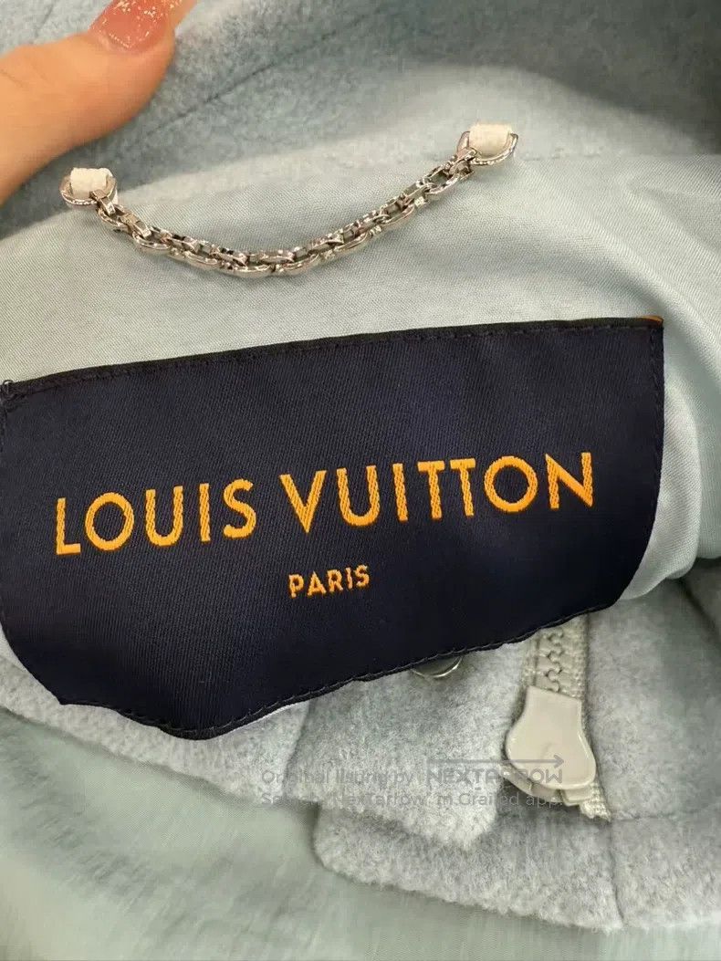 Louis Vuitton Louis Vuitton Wool Patchwork Collar Sweatshirt Size US M / EU 48-50 / 2 - 3 Thumbnail