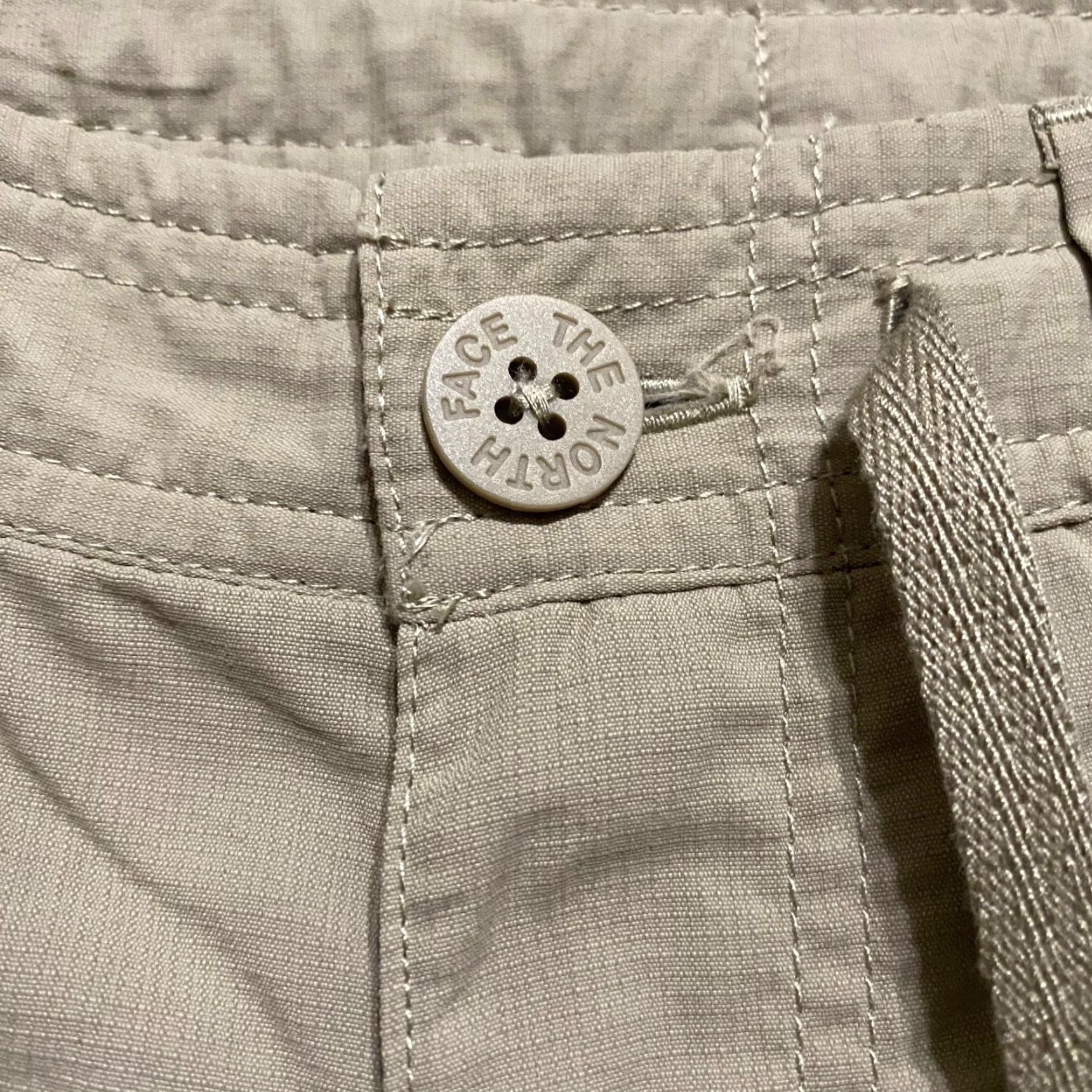 The North Face VINTAGE THE NORTH FACE Capri Pants Women Sz 8 Beige Nylon Capri Pockets 19 In inseam Regular Rise Mid 8.5-10.5 In Womens Size 27" / US 4 / IT 40 - 6 Thumbnail