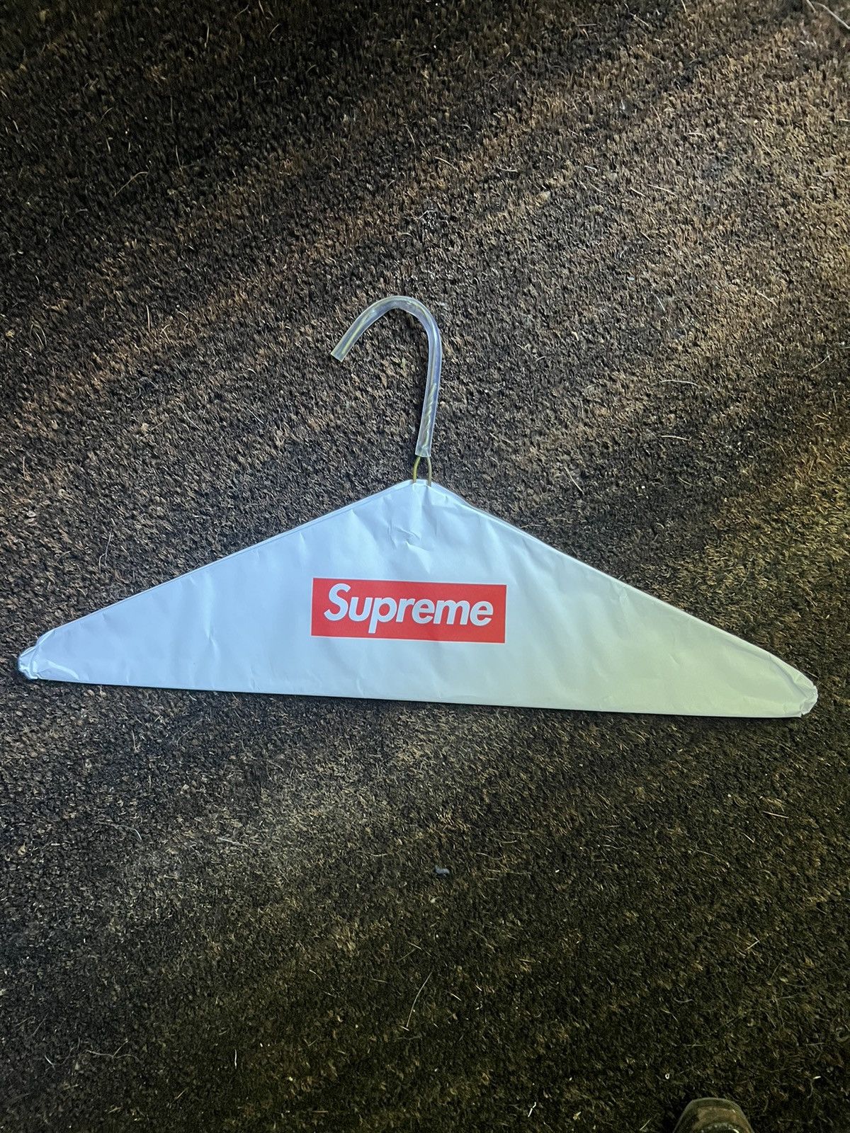 Supreme Supreme clothes hanger fw24 Size ONE SIZE - 1 Thumbnail