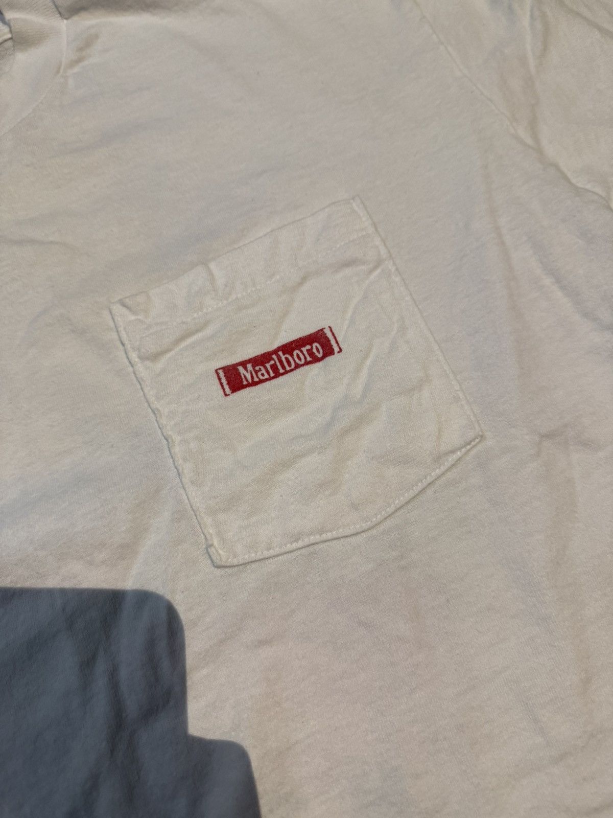 Marlboro VINTAGE 90s RARE GRAPHIC MARLBORO POCKET TEE Size US XL / EU 56 / 4 - 8 Thumbnail