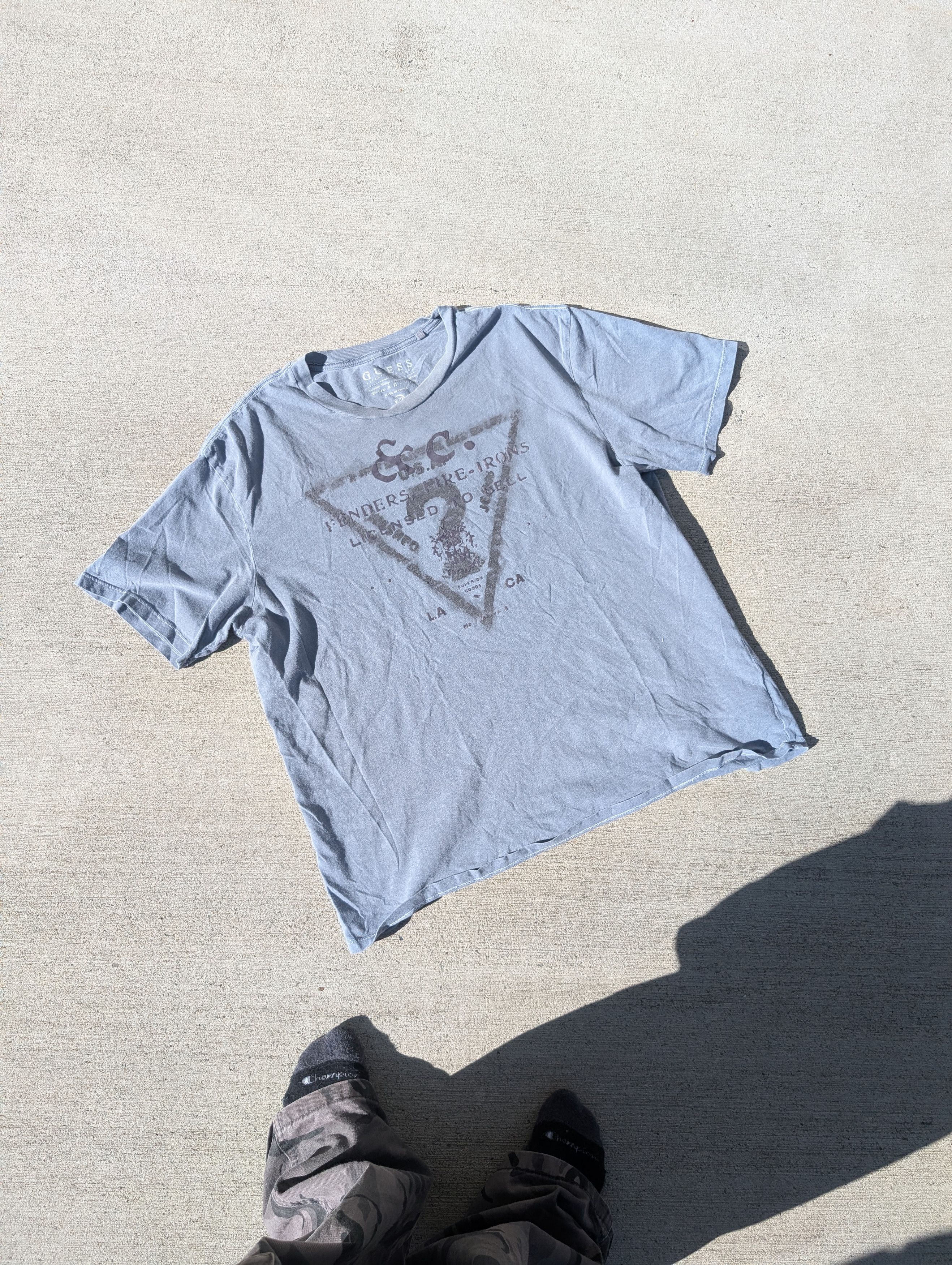 Guess crazy sunfaded grunge Y2K guess grey t shirt boxy Size US L / EU 52-54 / 3 - 1 Thumbnail