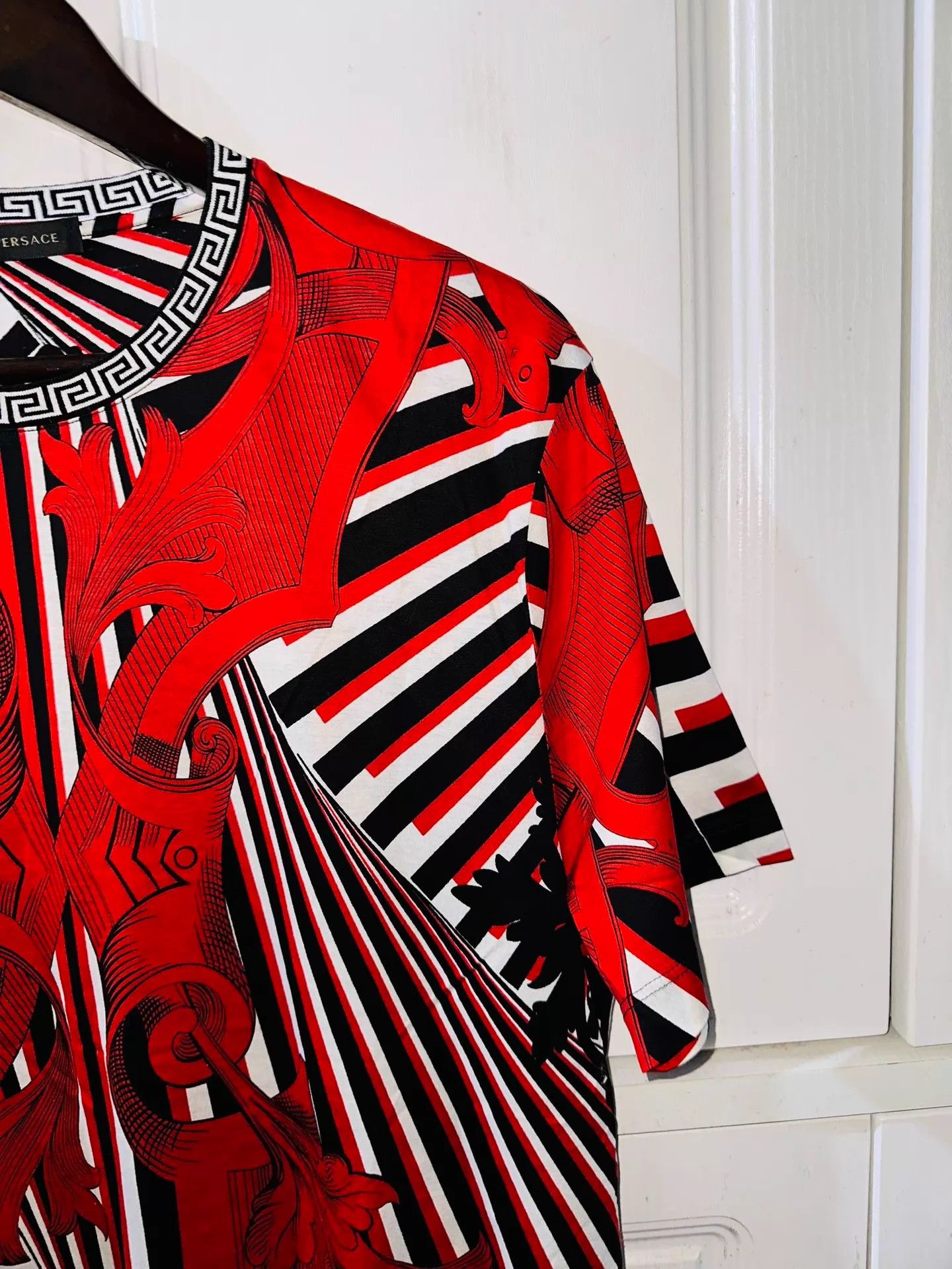 Versace Versace Main Red Black Gold Baroque Graffiti Runway Tee 2XL Size US XXL / EU 58 / 5 - 5 Thumbnail