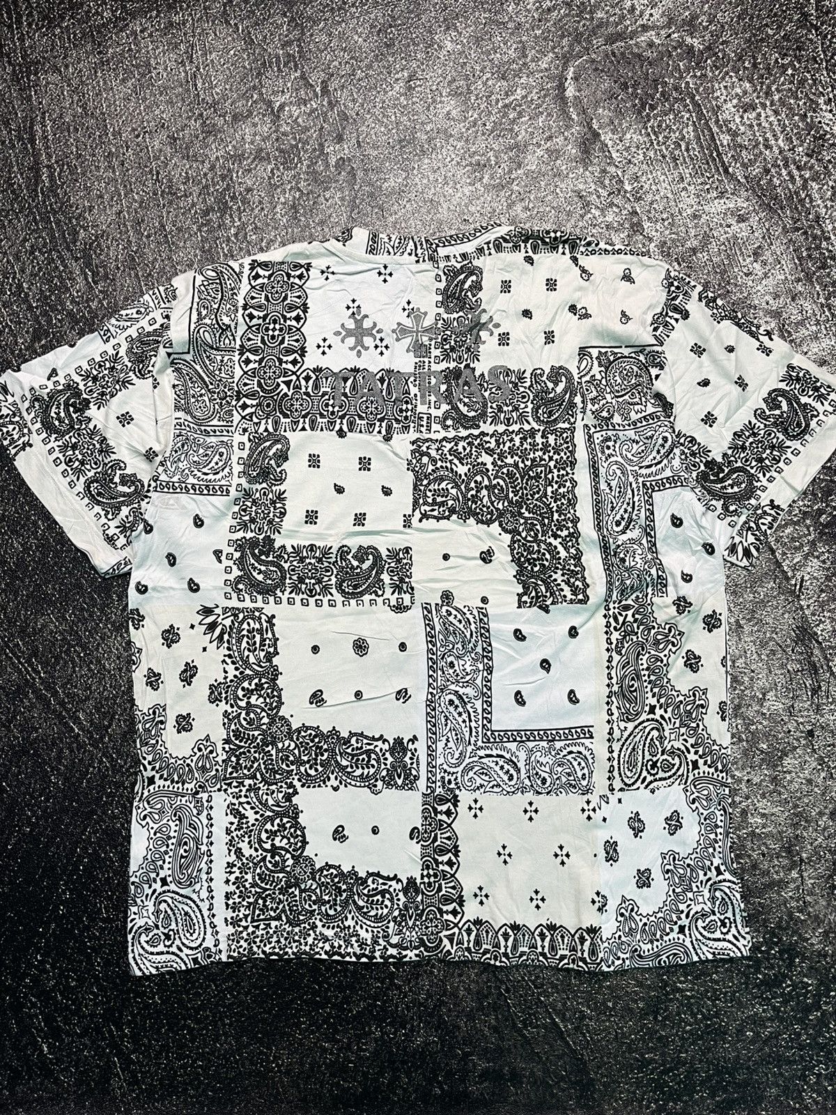 TATRAS Tatras Paisley Bandana Pattern T-shirt Size US XL / EU 56 / 4 - 2 Thumbnail