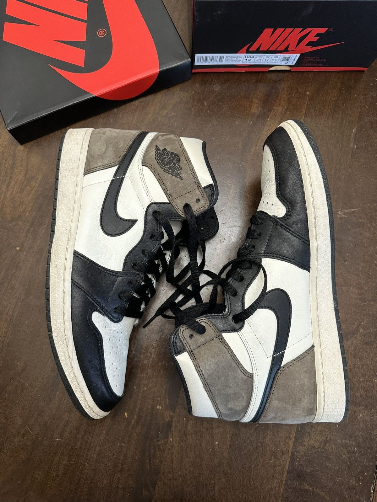 Nike Jordan 1 Dark Mocha High Size US 12 / EU 45 - 1 Thumbnail