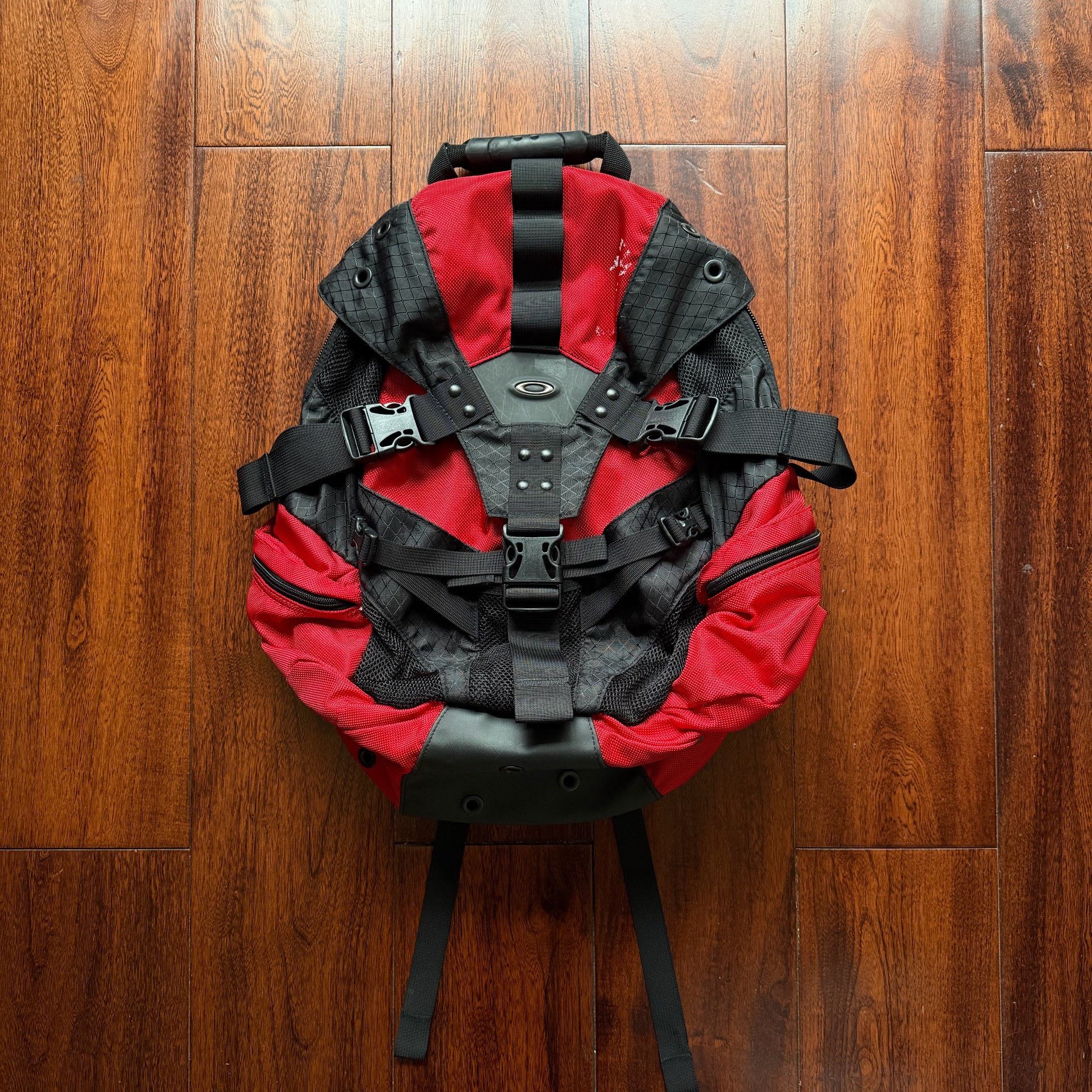 Vintage Vintage Oakley 00s Tactical Backpack Size ONE SIZE - 1 Thumbnail
