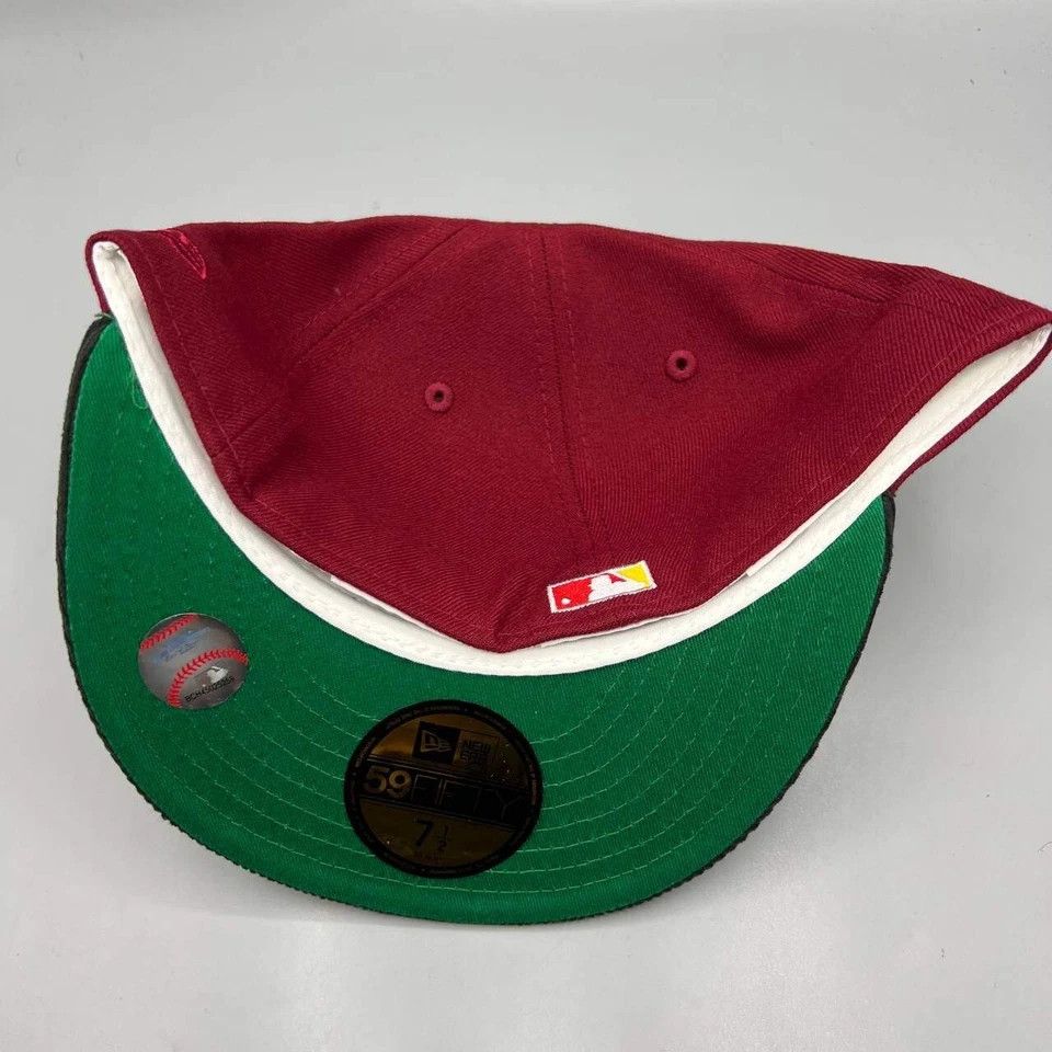 New Era Florida Marlins Hat Men 7 1/2 Red Corduroy MLB Fitted Cap Size ONE SIZE - 7 Thumbnail