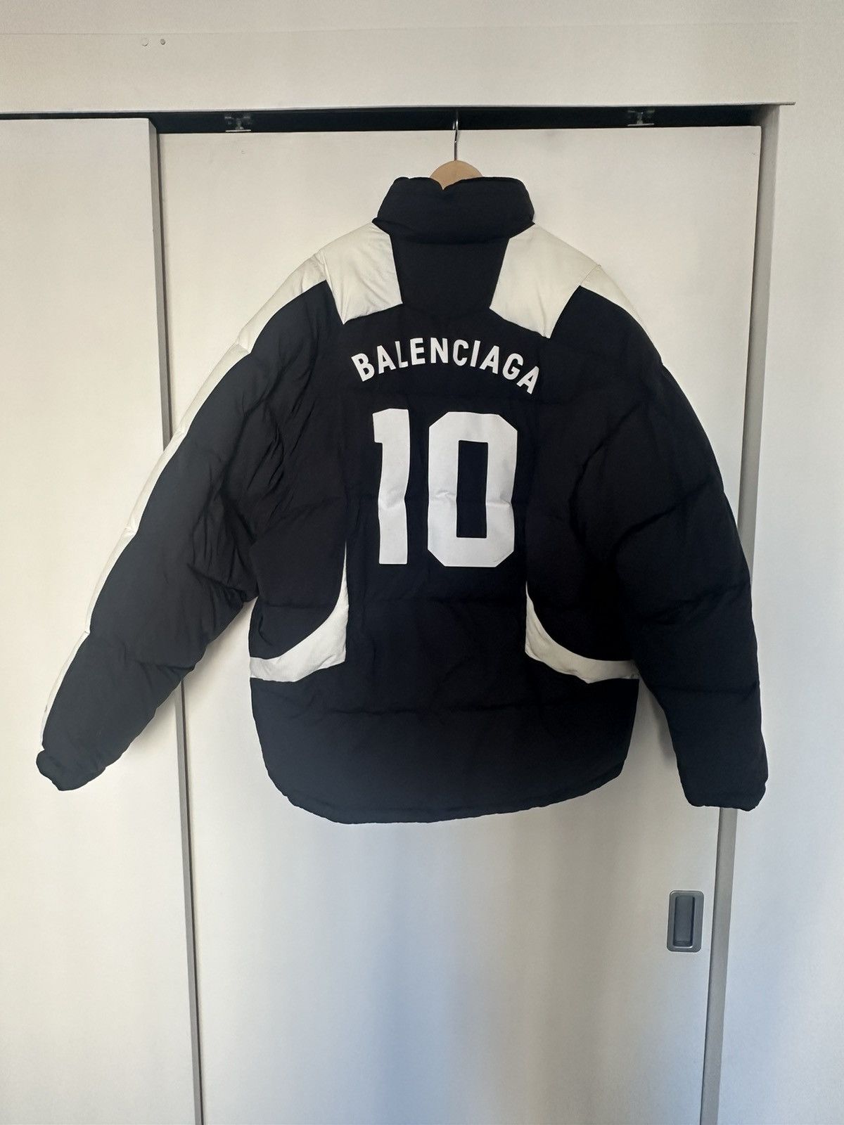 Balenciaga balenciaga oversized puffer coat size 46 Size US S / EU 44-46 / 1 - 2 Thumbnail