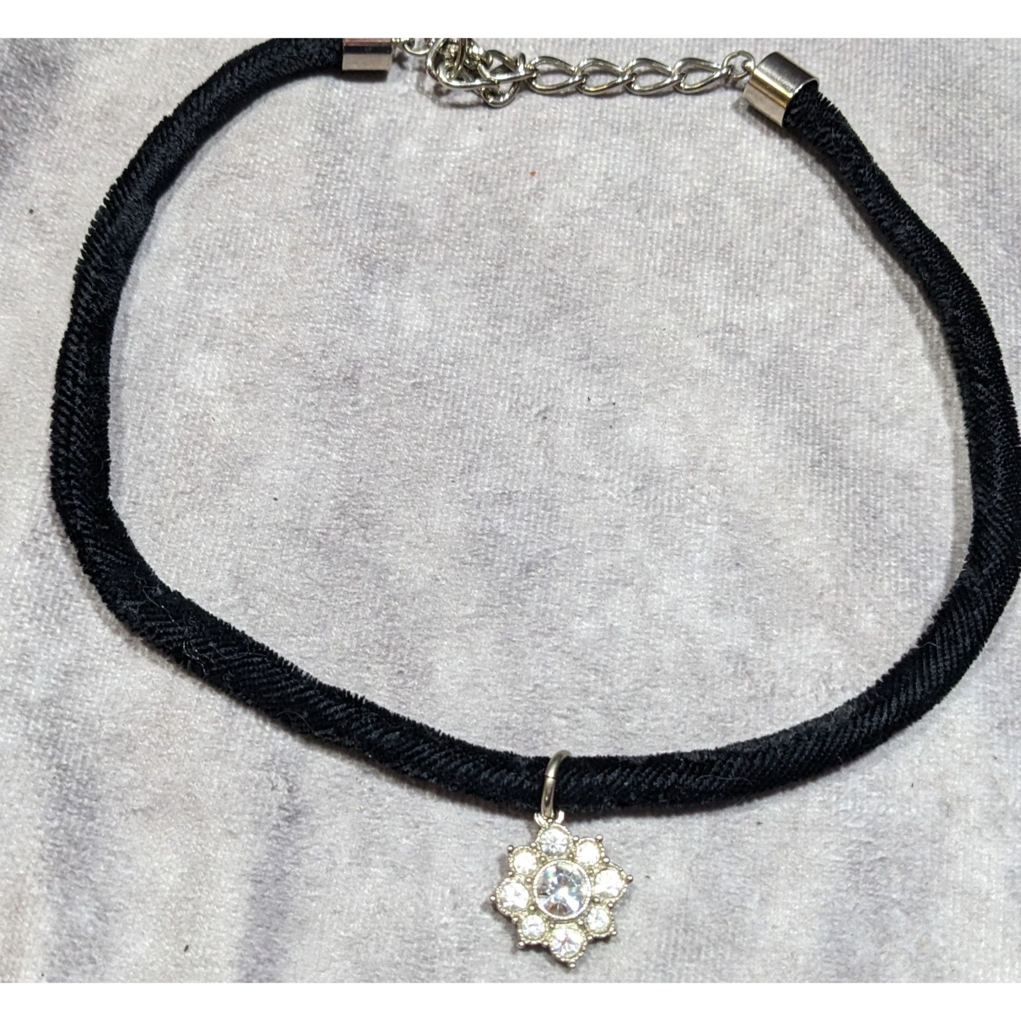 Other Vintage Avon Victorian Gothic Rhinestone Pendant Necklace On Size ONE SIZE - 8 Thumbnail