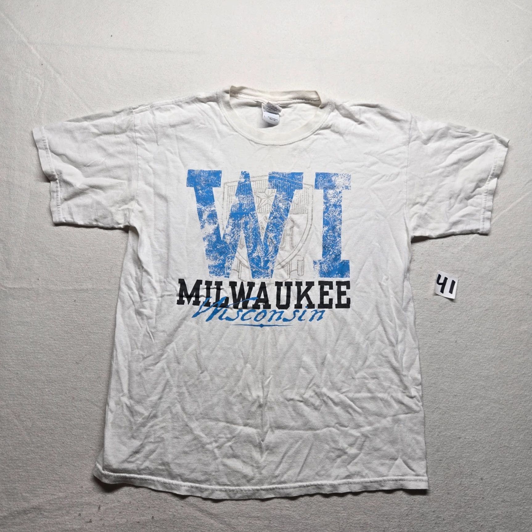 Gildan GILDAN Milwaukee Wisconsin Graphic T-Shirt White Adult Men's L Large 100% Cotton Size US L / EU 52-54 / 3 - 2 Thumbnail