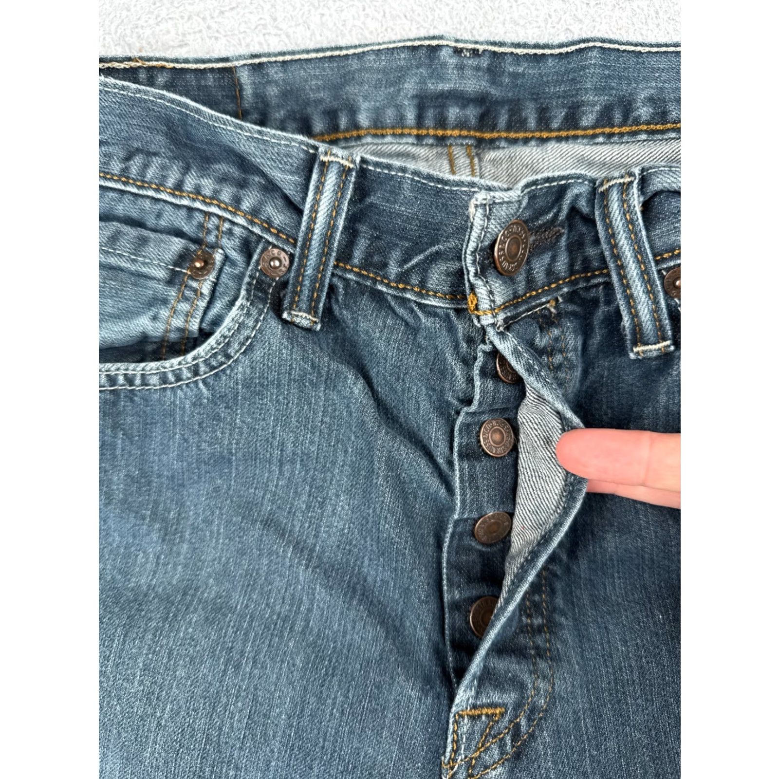 Levi's Levi's Women's Shorts 28 Denim Mid Rise Cut-Off Cotton Blend Casual Summer 90s Style Blue Womens Size 28" / US 6 / IT 42 - 6 Thumbnail