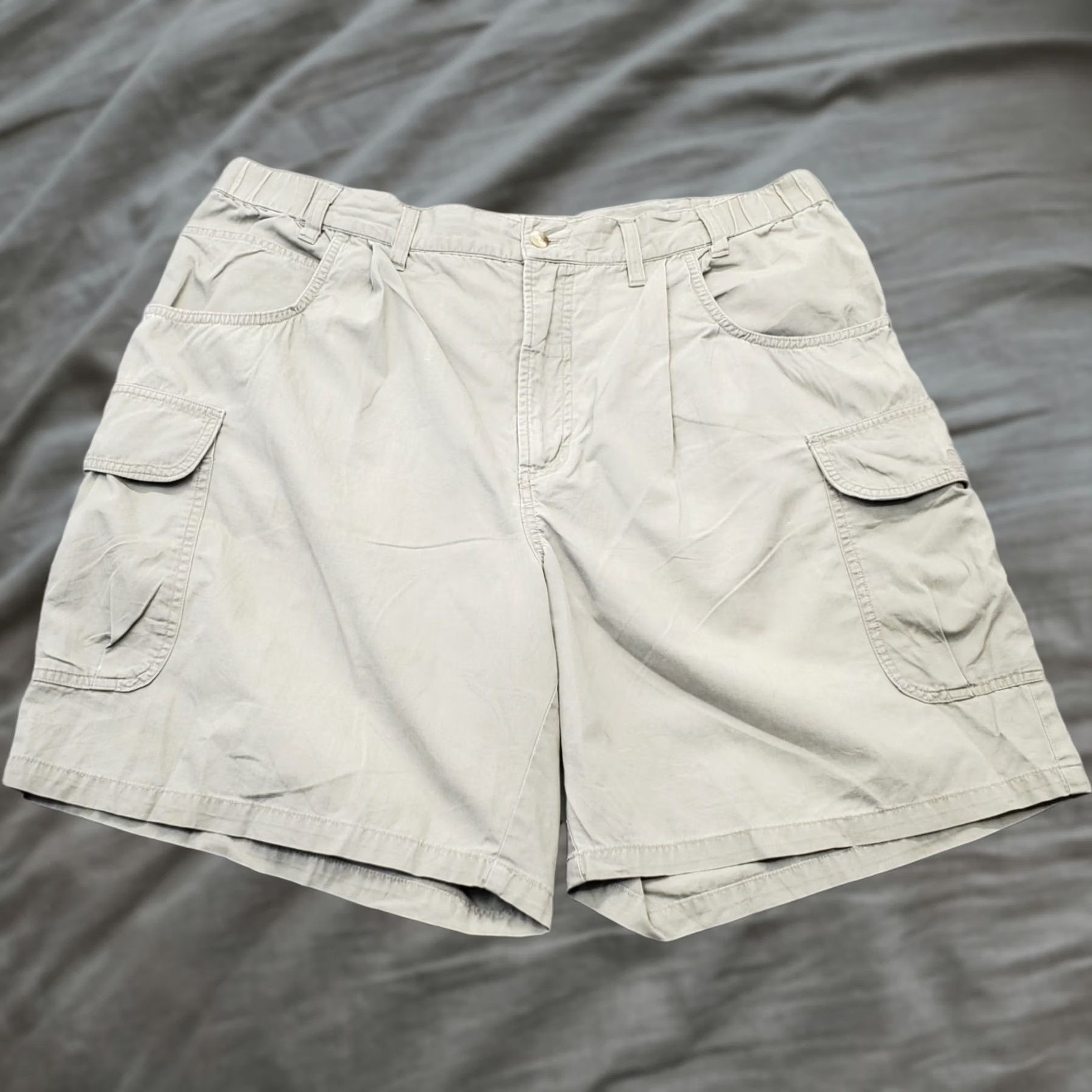 Vintage Columbia Mens Cargo Shorts 38 Tan Pleated Utility Pocket Elastic Waist 7.75 Inseam Size US 38 / EU 54 - 1 Thumbnail