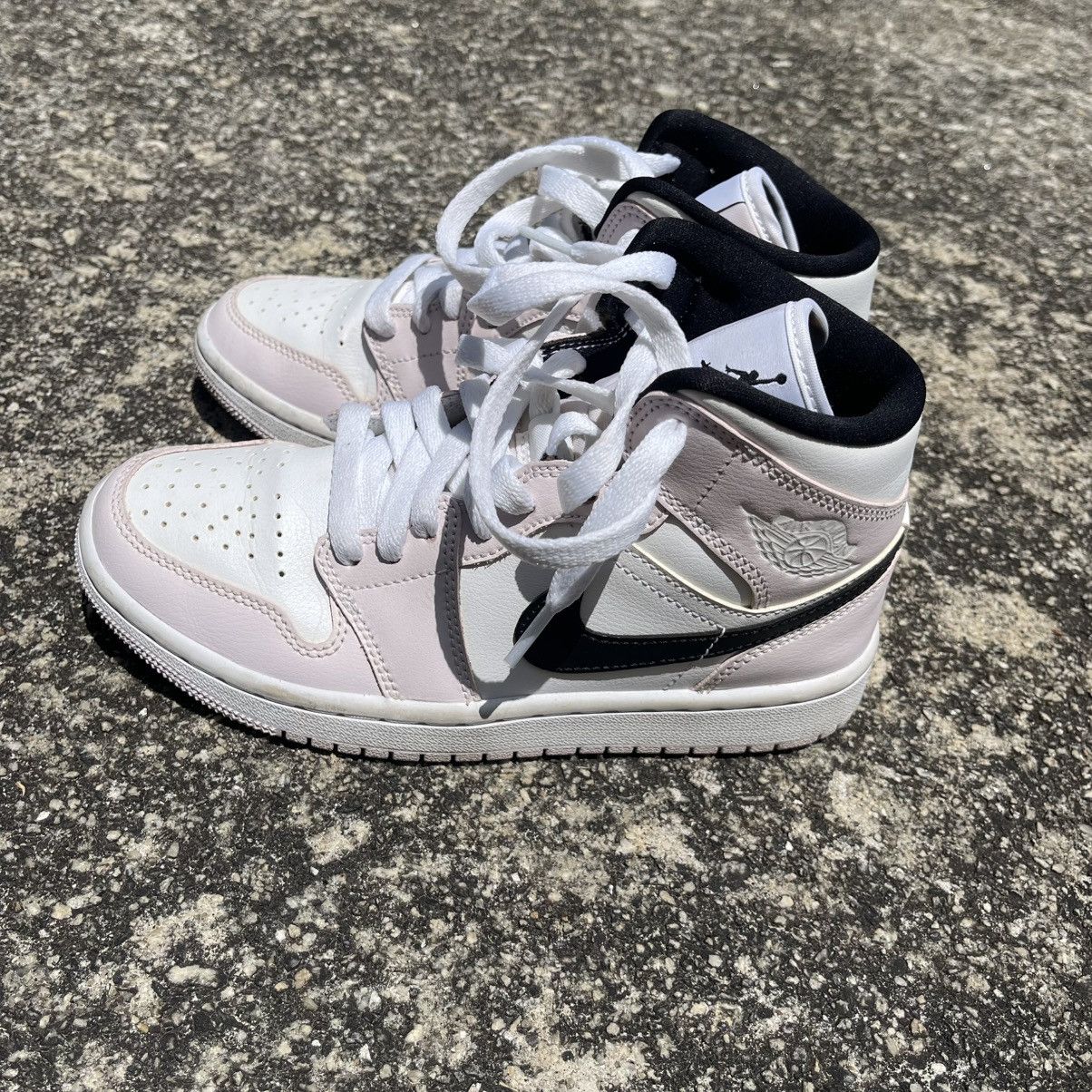 Nike Jordan 1 Mid Barely Rose Size 5 Size US 5 / IT 35 - 3 Thumbnail