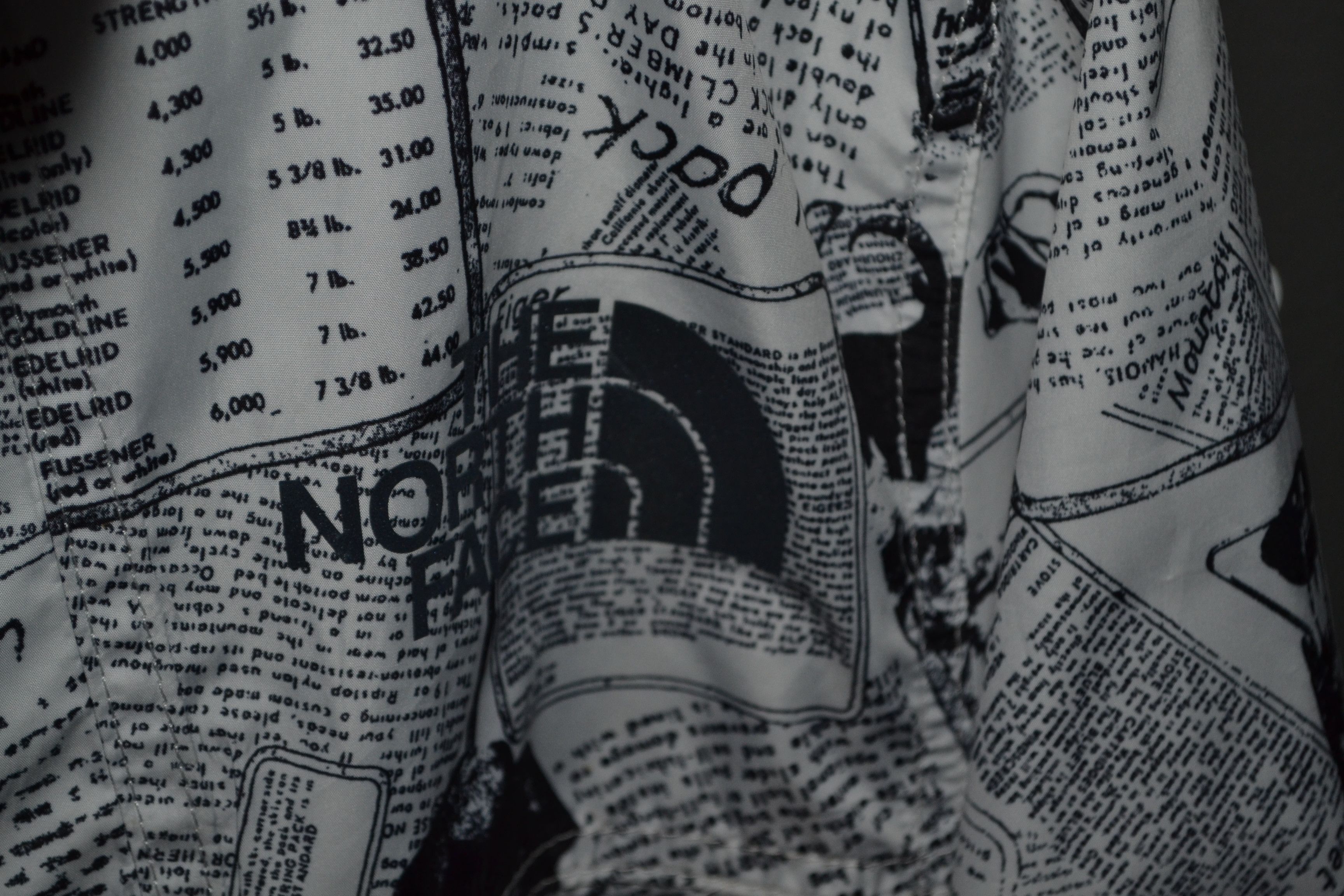 The North Face The North Face Newspaper Print Rain Jacket Anorak M Size US M / EU 48-50 / 2 - 5 Thumbnail