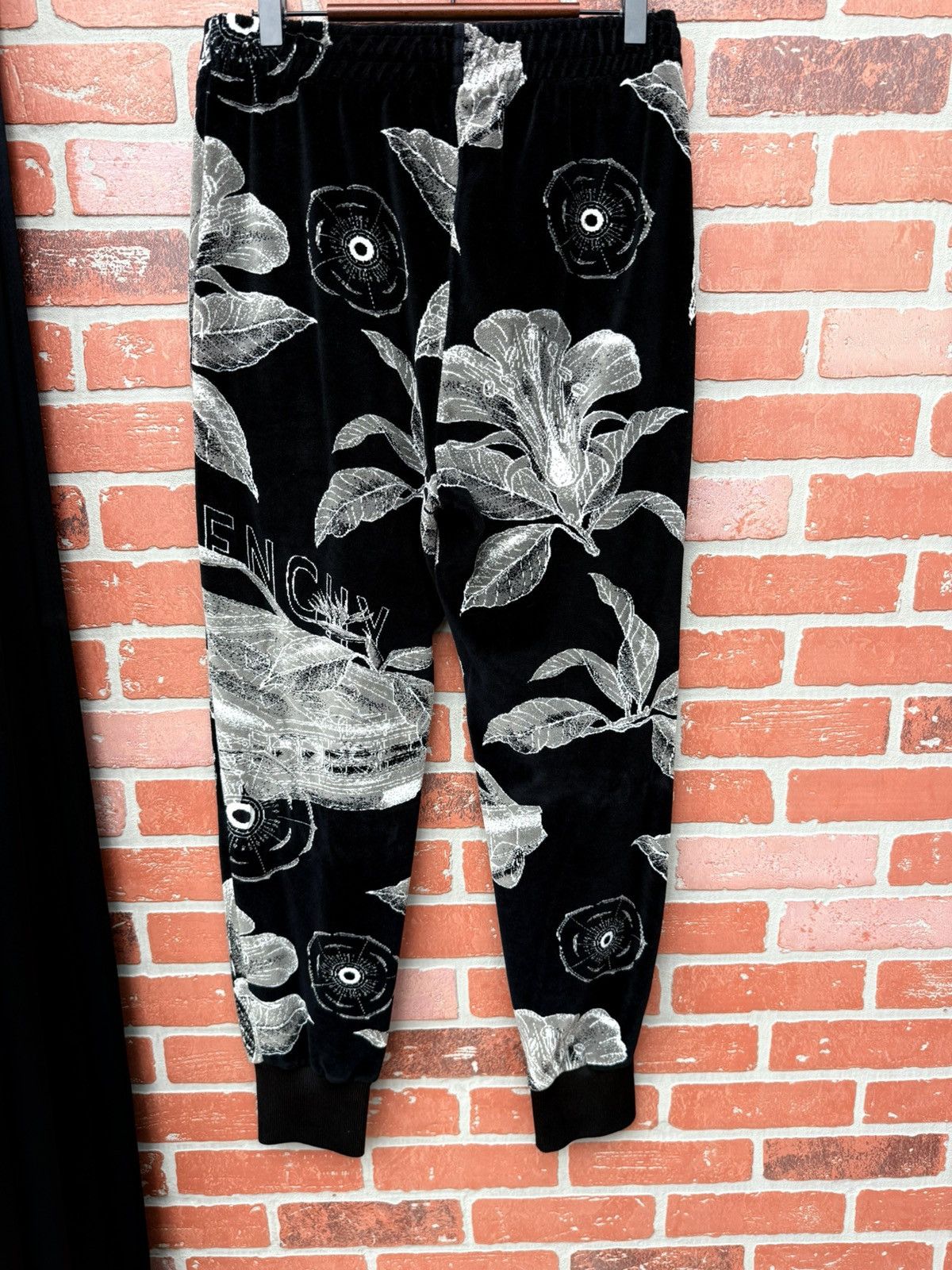 Givenchy Givenchy velvet floral lounge pants size M Size US 32 / EU 48 - 8 Thumbnail