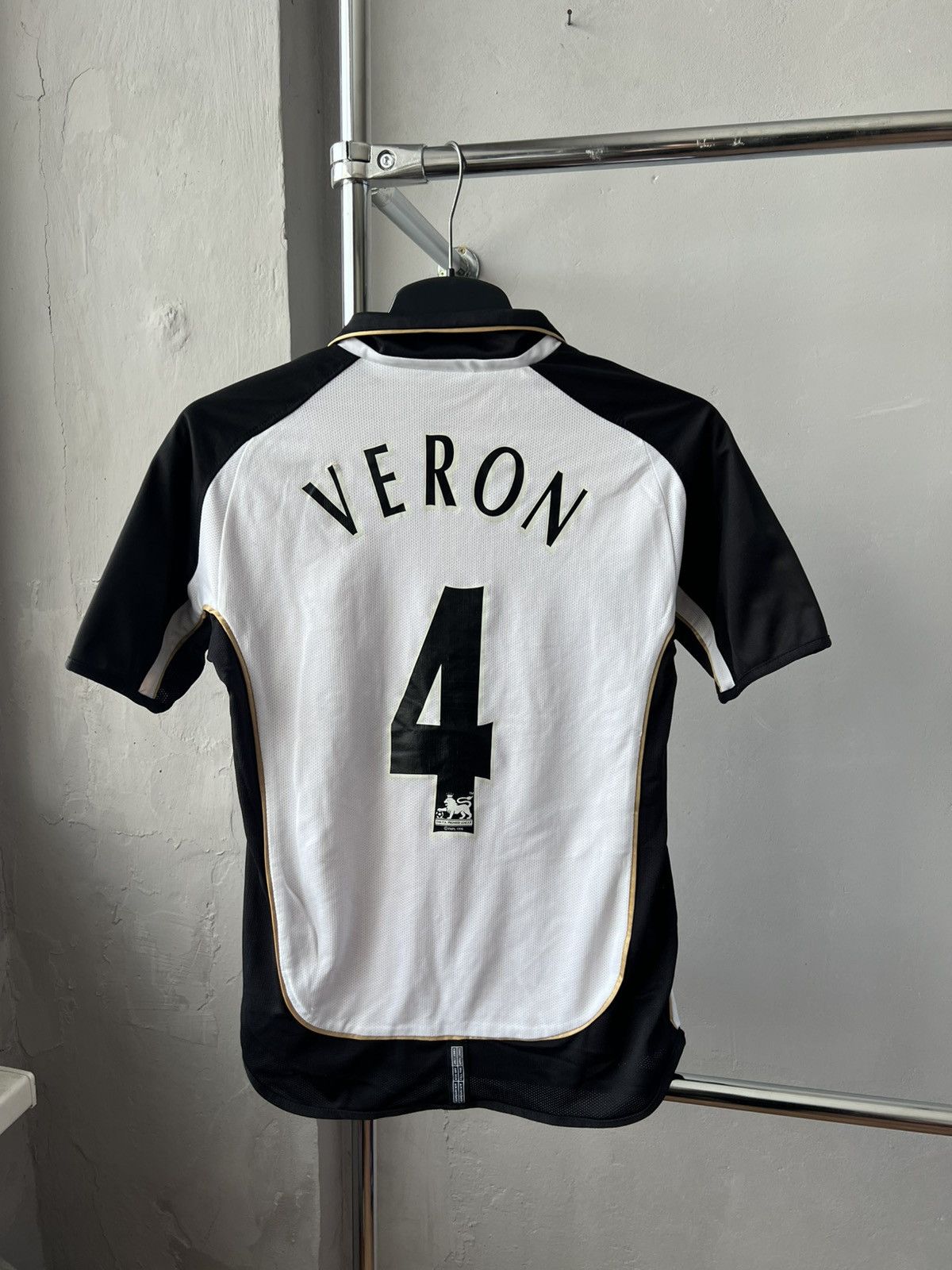 Umbro 2001/02 MANCHESTER UNITED #4 VERON SOCCER JERSEY SHIRT L BOY Size US XS / EU 42 / 0 - 8 Thumbnail