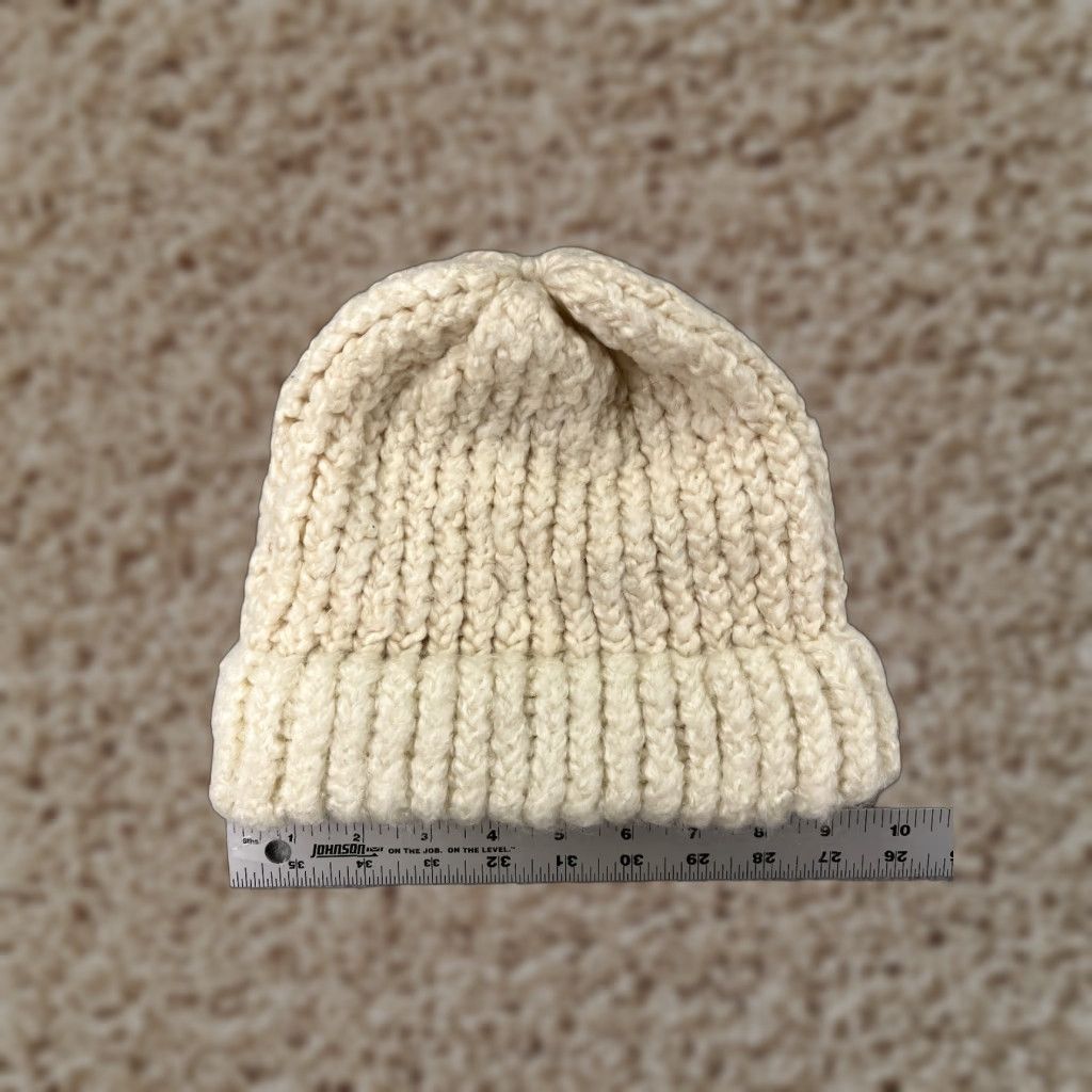 Vintage Womens Beanie Hat/Cap One Size Ivory Knit Ribbed Acrylic Blend Winter Snow Ski (Beanie/Toque) Womens Winter Ski Theme Size ONE SIZE - 1 Thumbnail