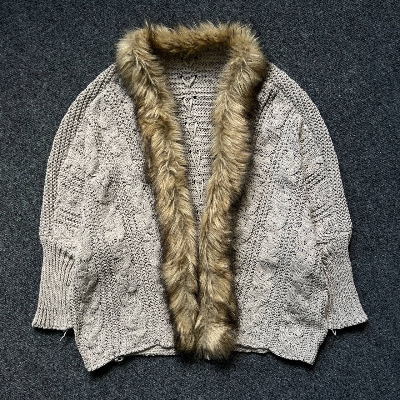 If Six Was Nine VTG Women’s Cape Knit With Faux Fur One Size 00s USA Hype Size ONE SIZE - 3 Thumbnail