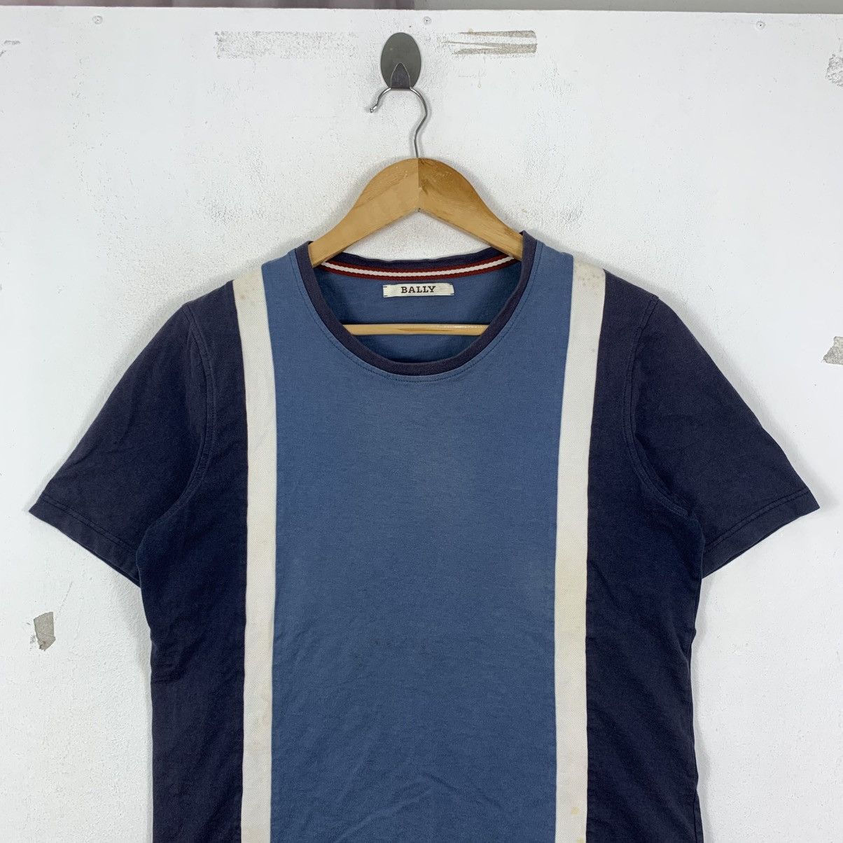 Bally BALLY Stripes Italy Plain Short Sleeve Tshirt Size US S / EU 44-46 / 1 - 3 Thumbnail