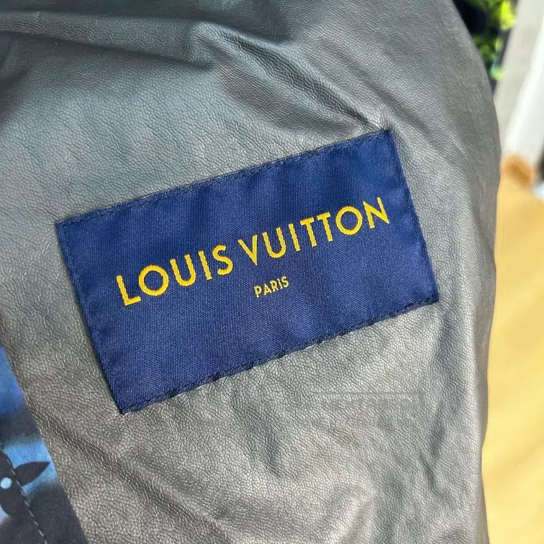 Louis Vuitton Louis Vuitton Tie-dyed presbyopic full print assault jacke Size US L / EU 52-54 / 3 - 3 Thumbnail