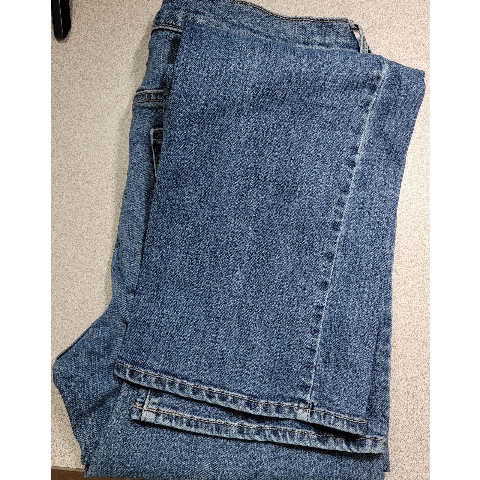 Old Navy Old Navy Blue Light Washed Mid Rise Denim Jeans 10 Size 32" / US 10 / IT 46 - 6 Thumbnail