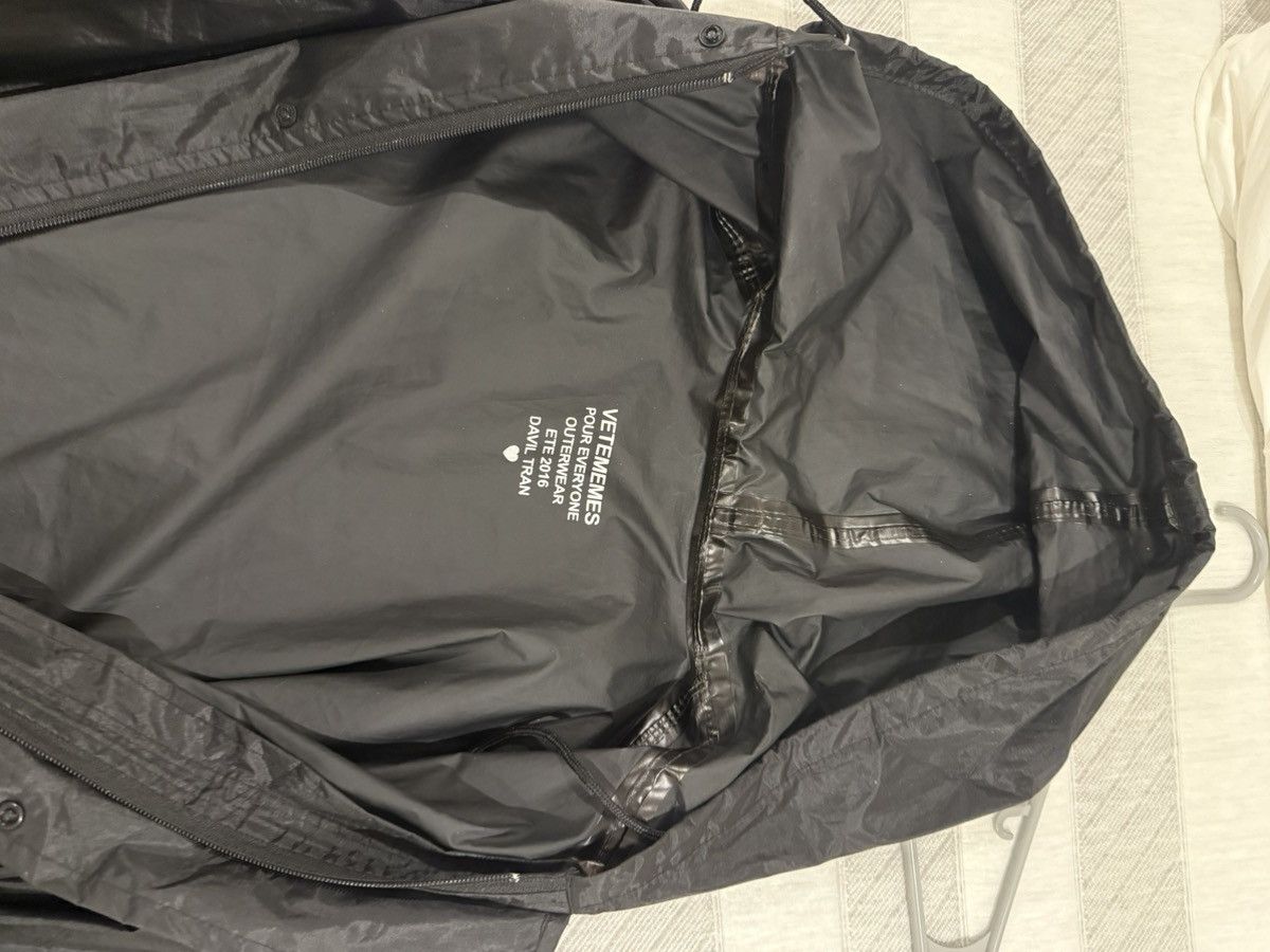 Vetememes Vetememes raincoat Size US M / EU 48-50 / 2 - 3 Thumbnail