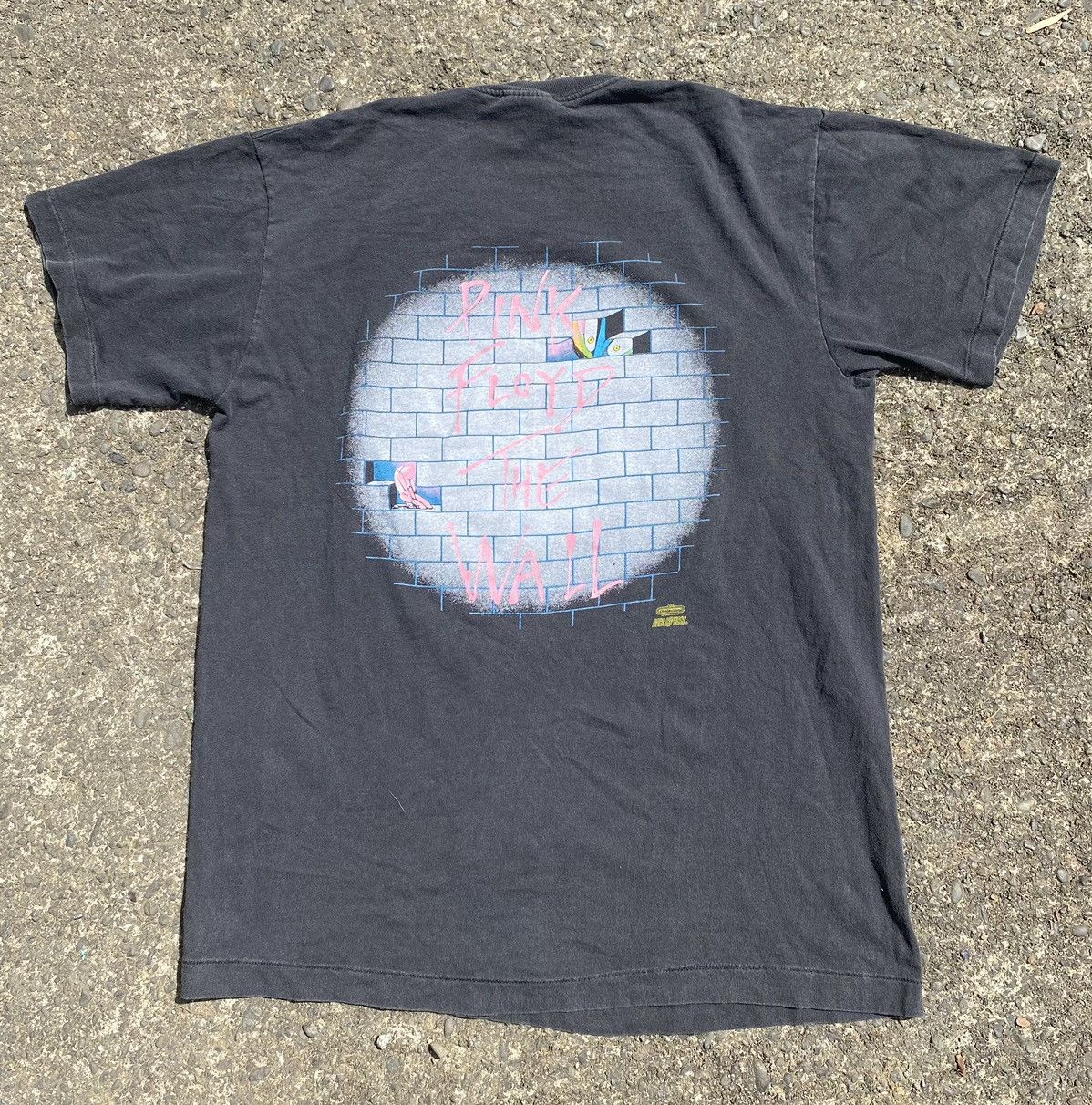 Vintage Vintage 80’s Pink Floyd “The Wall” Tee Size US M / EU 48-50 / 2 - 2 Thumbnail