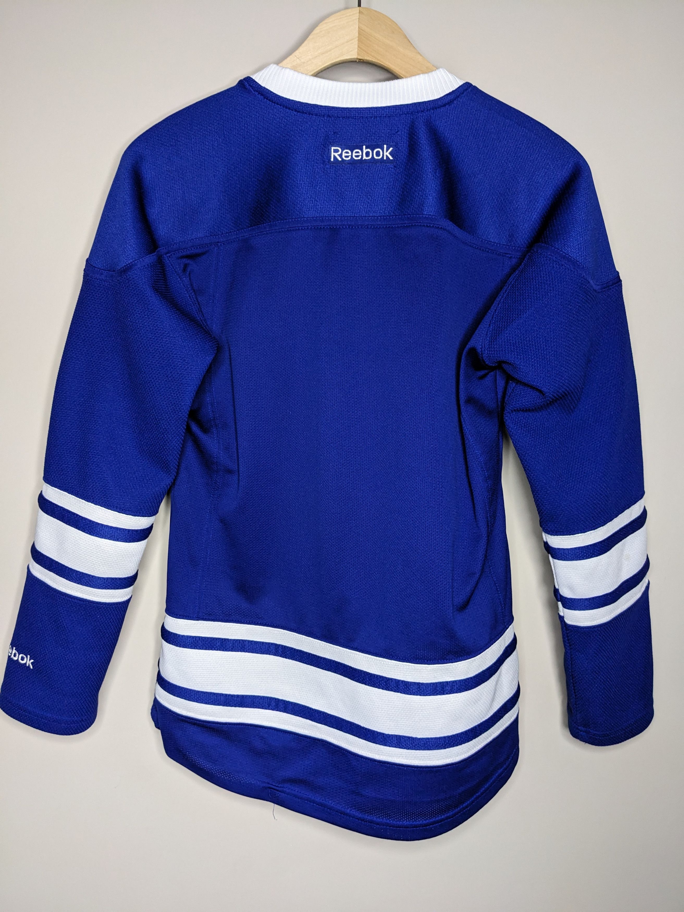 Reebok Reebok Toronto Maple Leafs Jersey WOMANS Size Small 2011 NHL Size US S / EU 44-46 / 1 - 7 Thumbnail