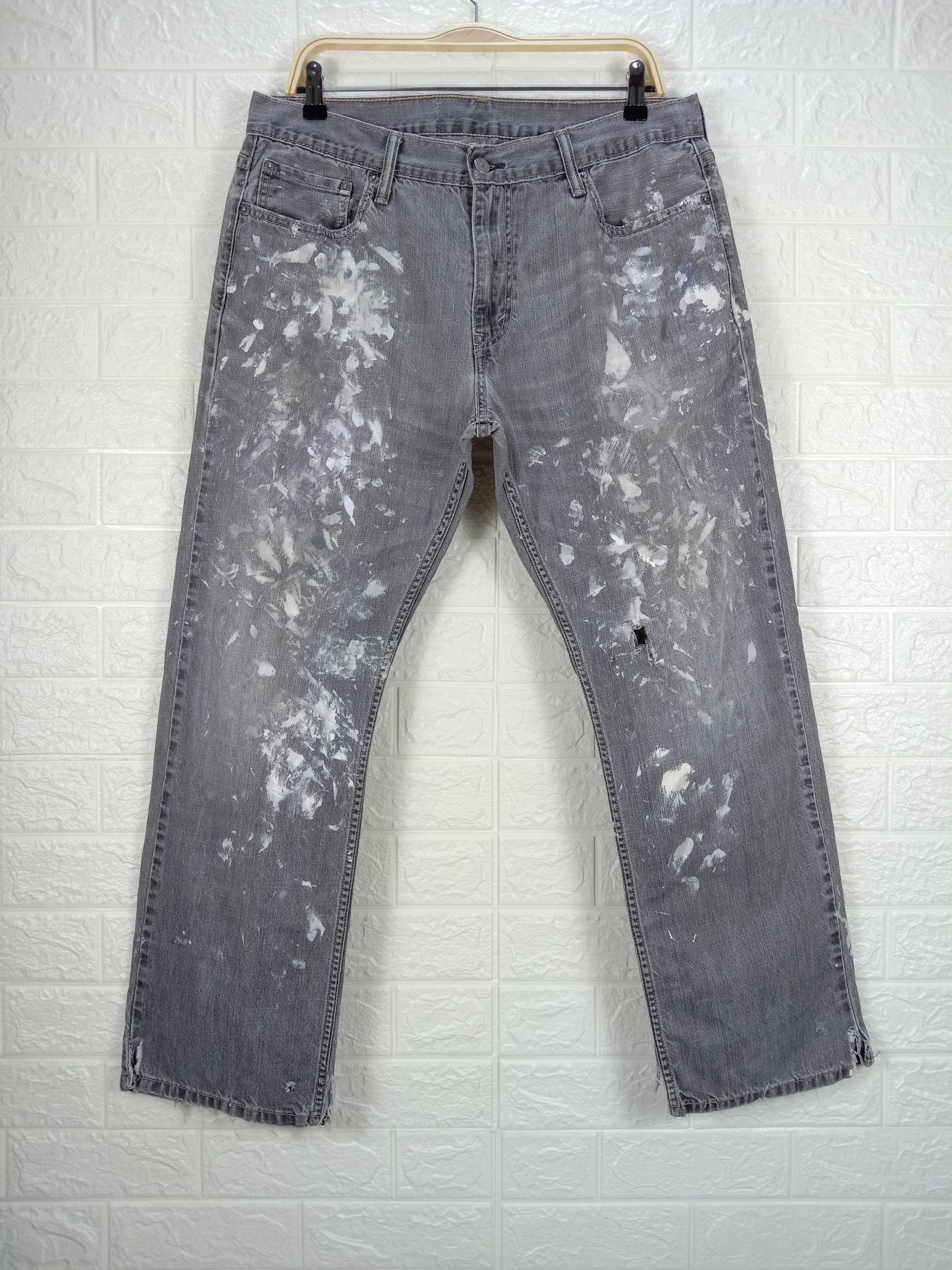 image of Distressed Denim x Levis Vintage Levi's 514 Paint Splatter Jeans Straight Fit Denim, Men's (Size 34