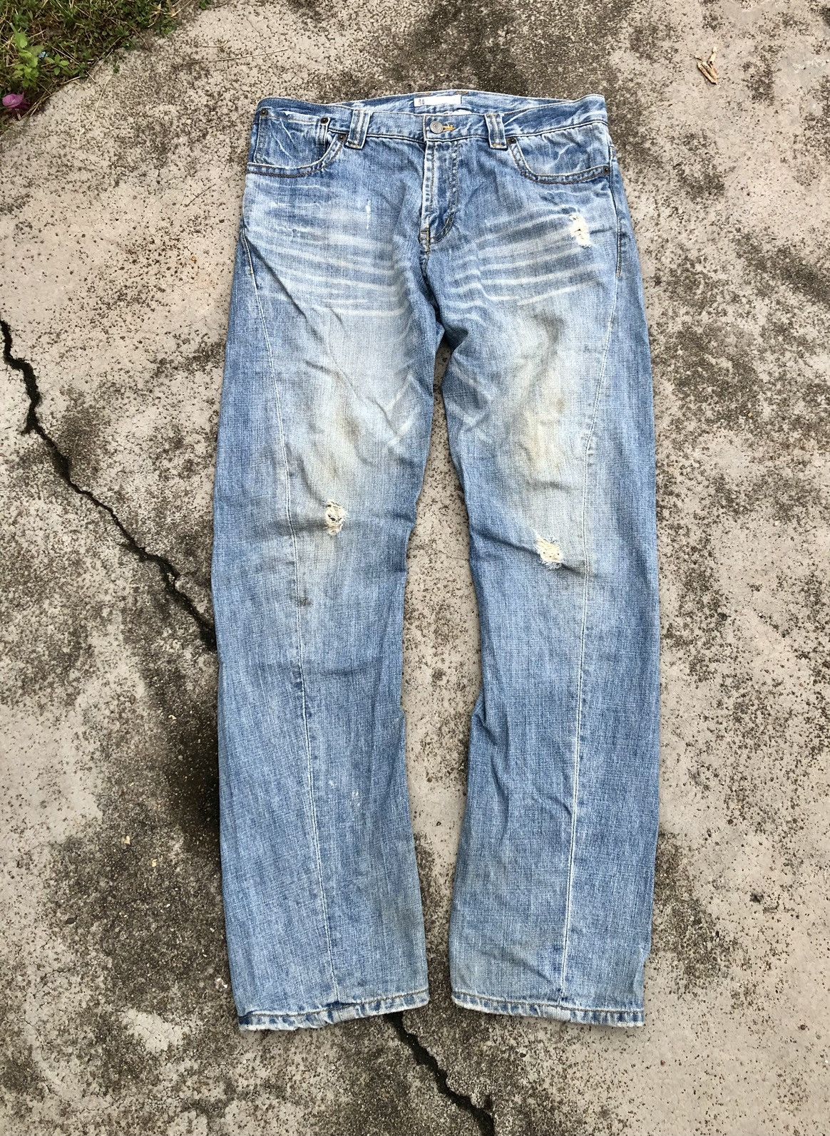Global Work TWIST BUCKLE BACK DISTRESSED DENIM Size US 33 - 1 Thumbnail