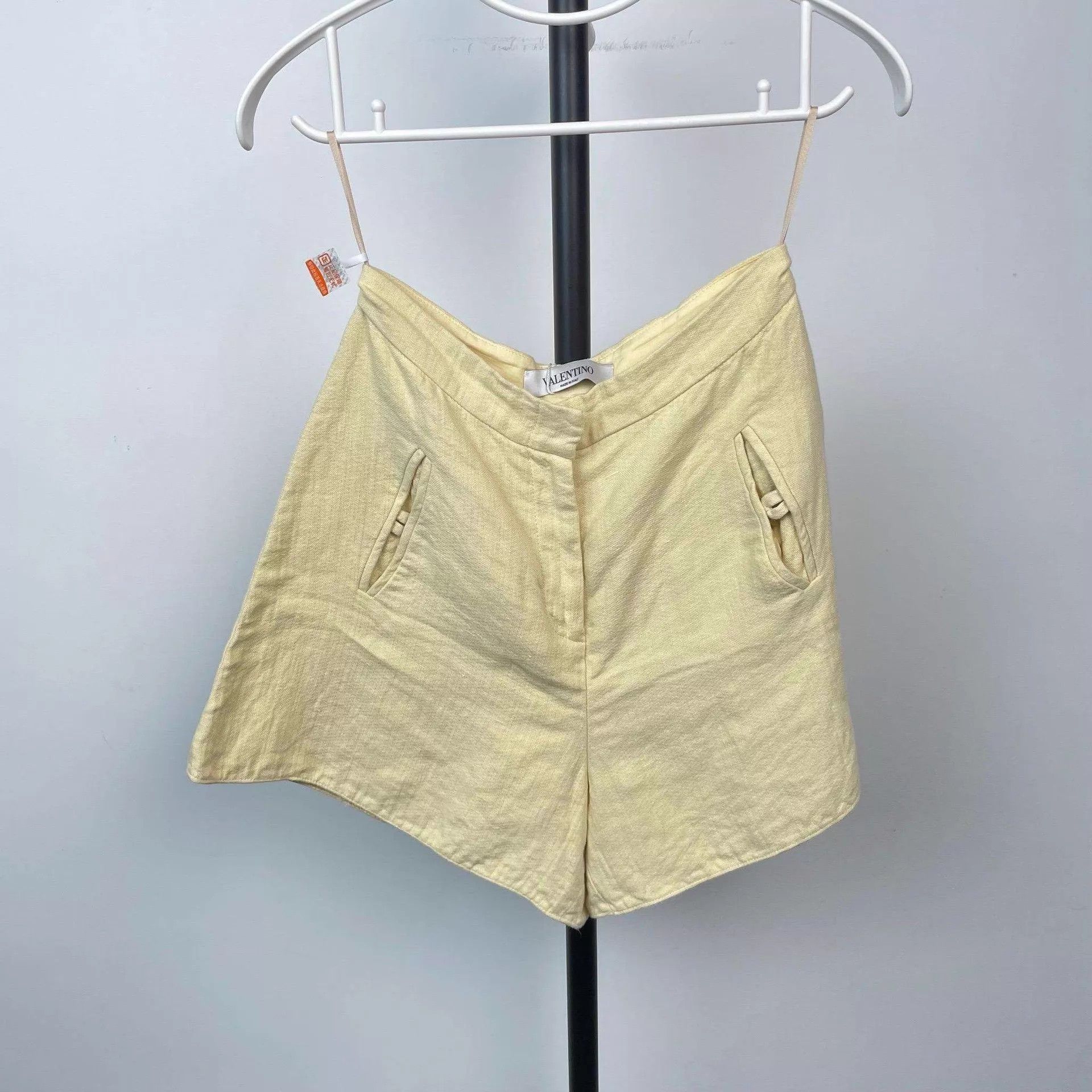 Valentino Valentino Linen-Cotton Short 38 Yellow Size 26" / US 2 / IT 38 - 1 Thumbnail