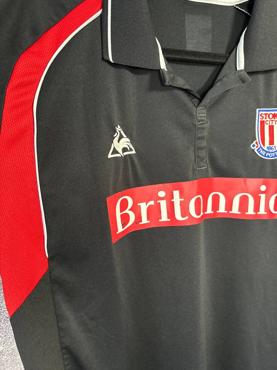Le Coq Sportif × Vintage Vintage Stoke City 2009/10 Le Coq Sportif Soccer Jersey Size US L / EU 52-54 / 3 - 9 Thumbnail