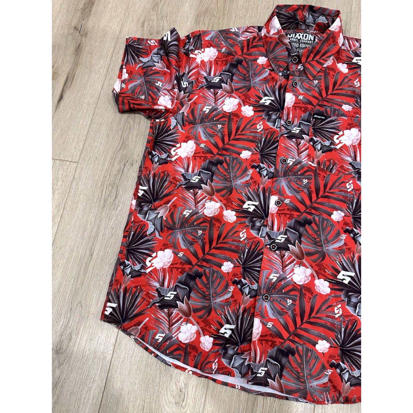 Vintage Dixxon Hawaiian Shirt Mens L Red Floral Short Sleeve Button-Up Limited Edition Stretch Size US L / EU 52-54 / 3 - 3 Thumbnail