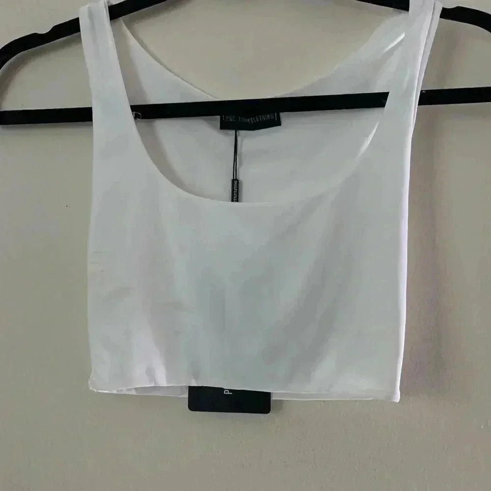 Designer PrettyLittleThing White Sleeveless Crop Top Size S / US 4 / IT 40 - 1 Thumbnail