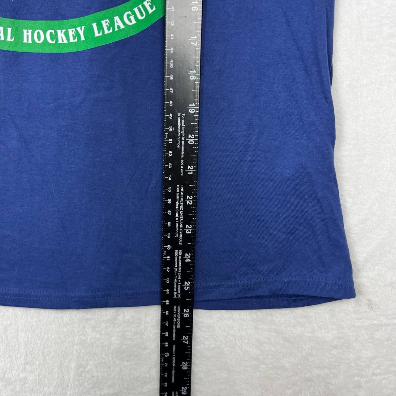 Other Vancouver Canucks Shirt Women Medium Fanatics NHL V-Neck M Size M / US 6-8 / IT 42-44 - 5 Thumbnail