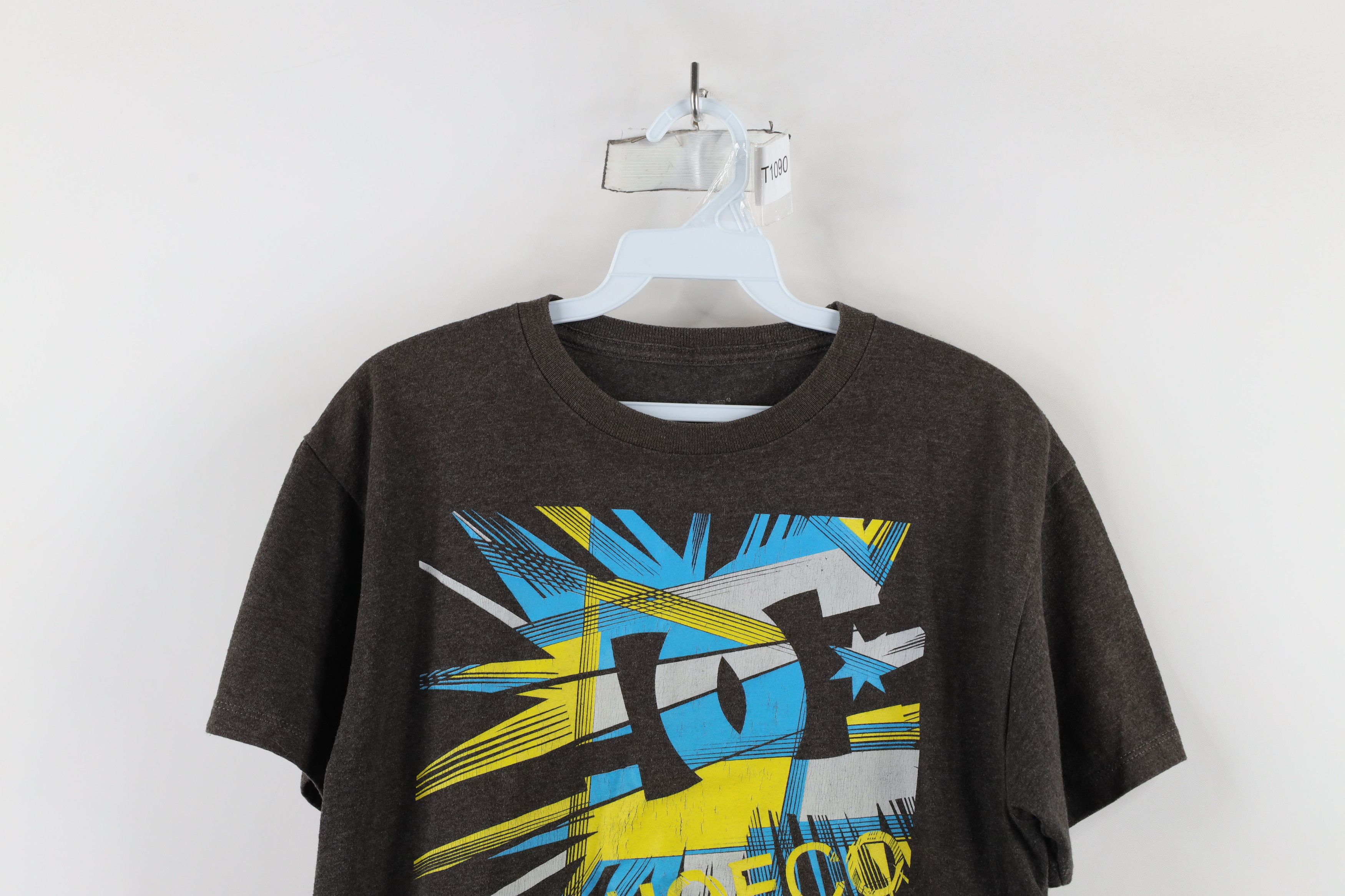 Vintage Vintage DC Shoes Spell Skateboarding Skateboard T-Shirt Gray Size US XS / EU 42 / 0 - 2 Thumbnail