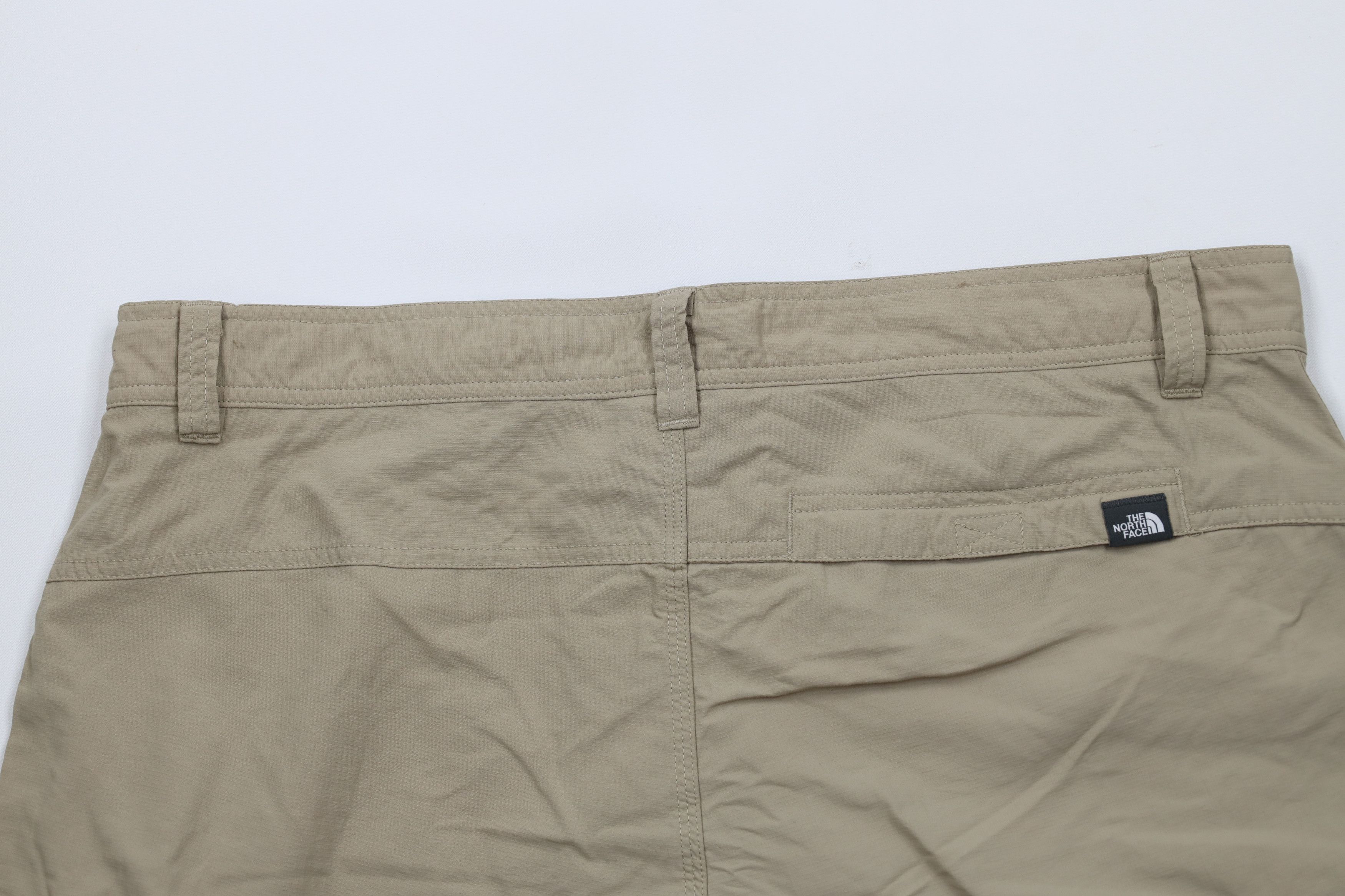 The North Face × Vintage The North Face Hiking Above Knee Cargo Shorts Beige Nylon Size US 36 / EU 52 - 11 Thumbnail