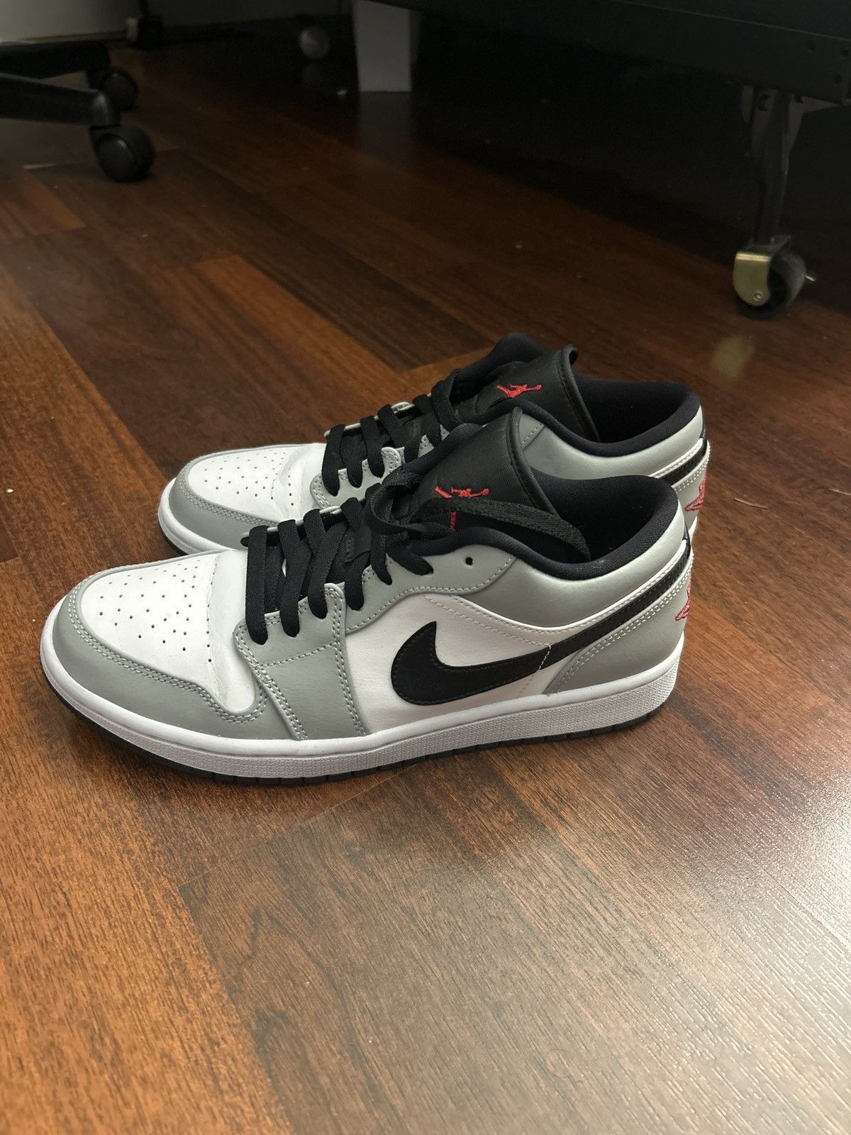 Jordan Brand × Nike Jordan 1 Low Smoke Grey Size US 8.5 / EU 41-42 - 5 Thumbnail