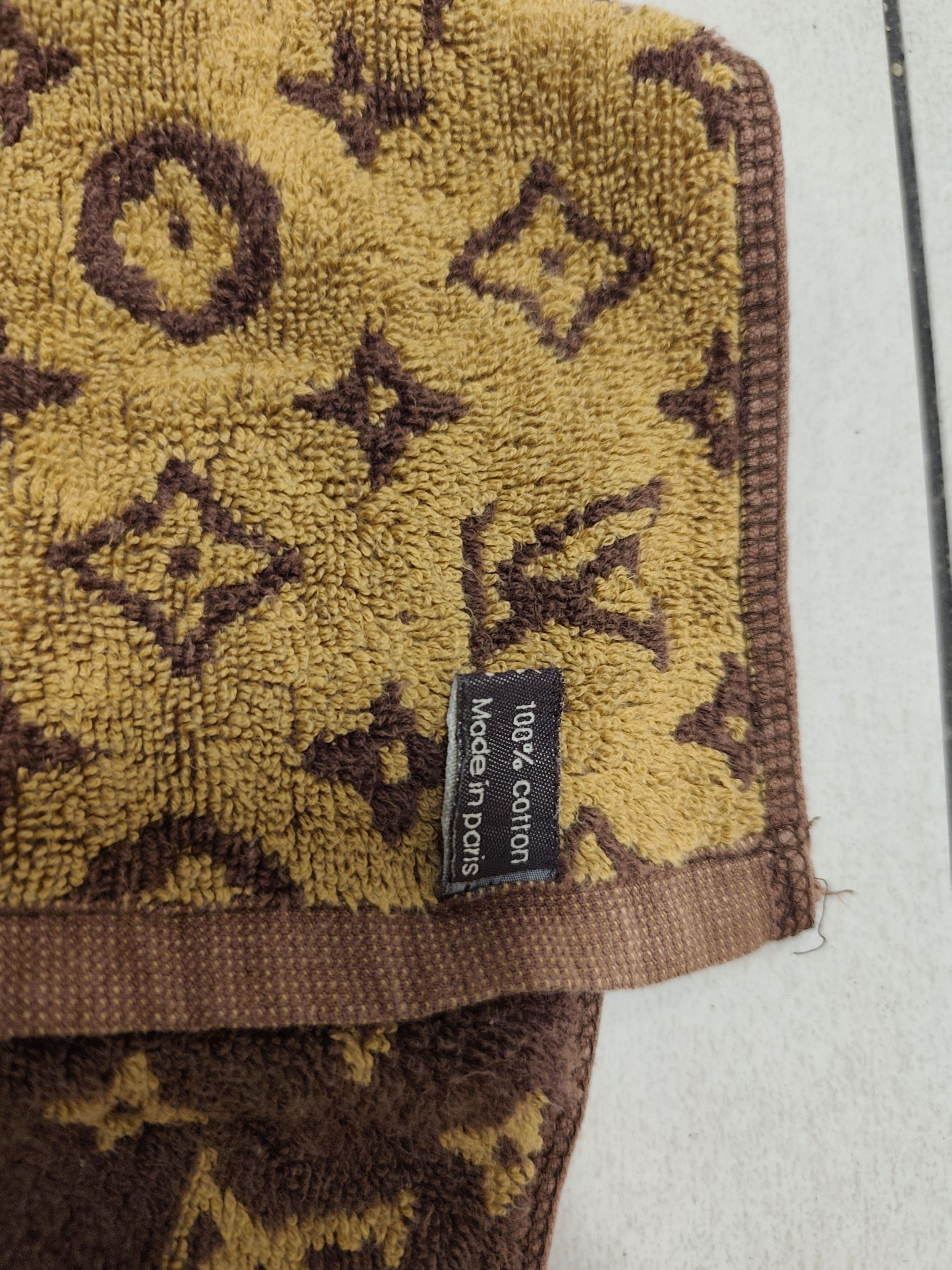 Louis Vuitton Louis Vuitton Monogram Towel Size ONE SIZE - 5 Thumbnail