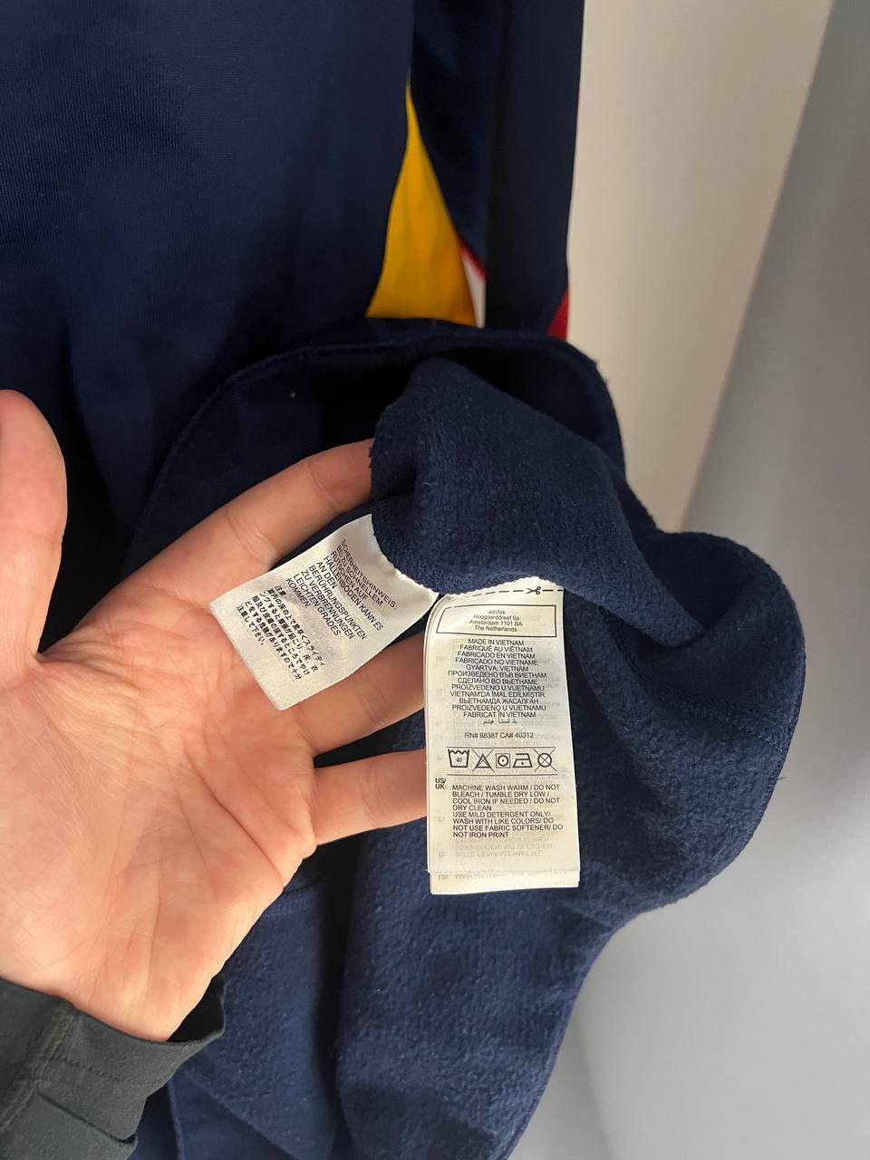 Adidas VINTAGE ADIDAS SPAIN SOCCER JERSEY SWEATSHIRT BLOKE Y2K 90s Size US L / EU 52-54 / 3 - 6 Thumbnail