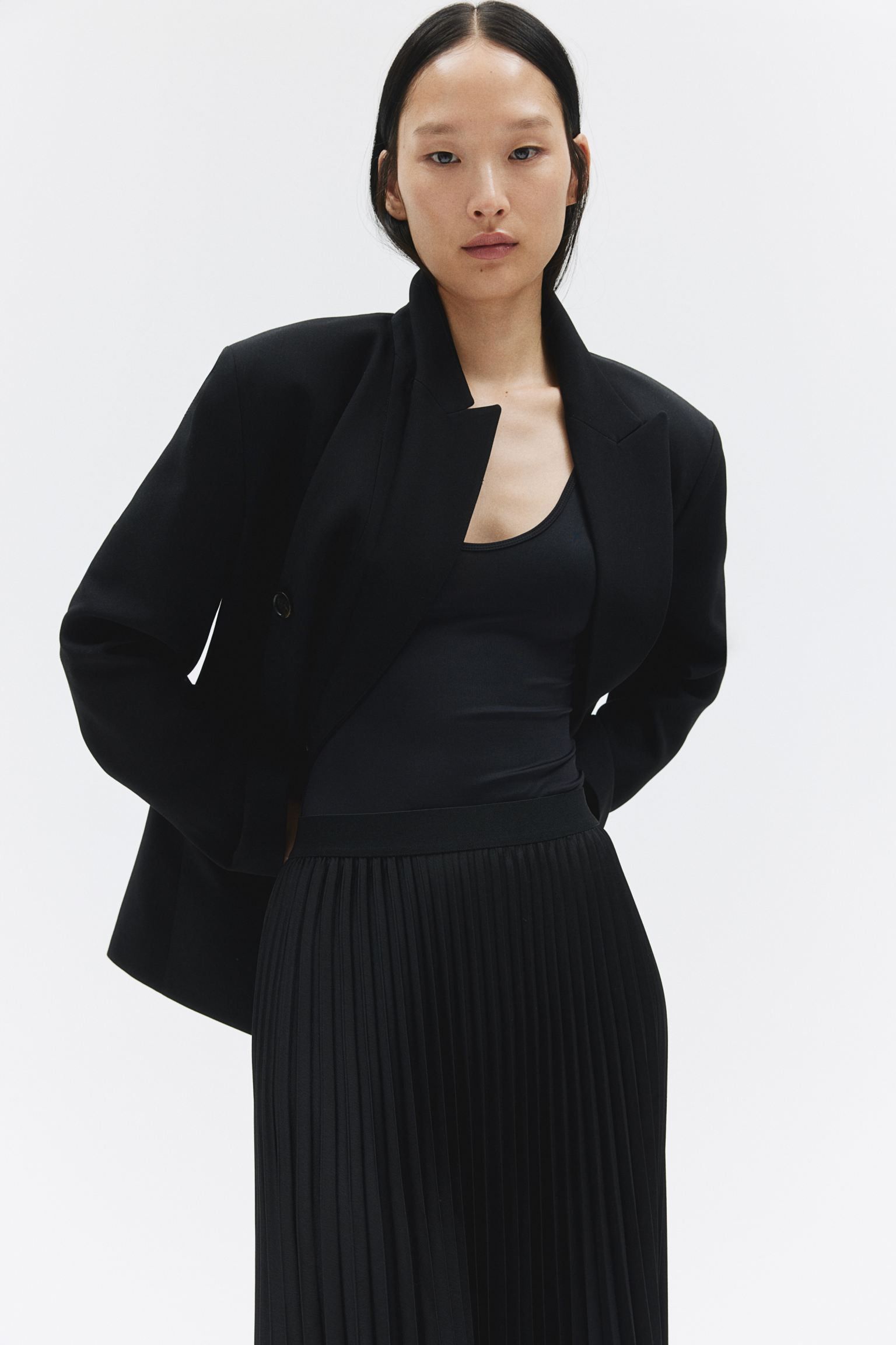 H&M BLACK PLEATED SKIRT BY H&M $50 Size 28" / US 6 / IT 42 - 8 Thumbnail