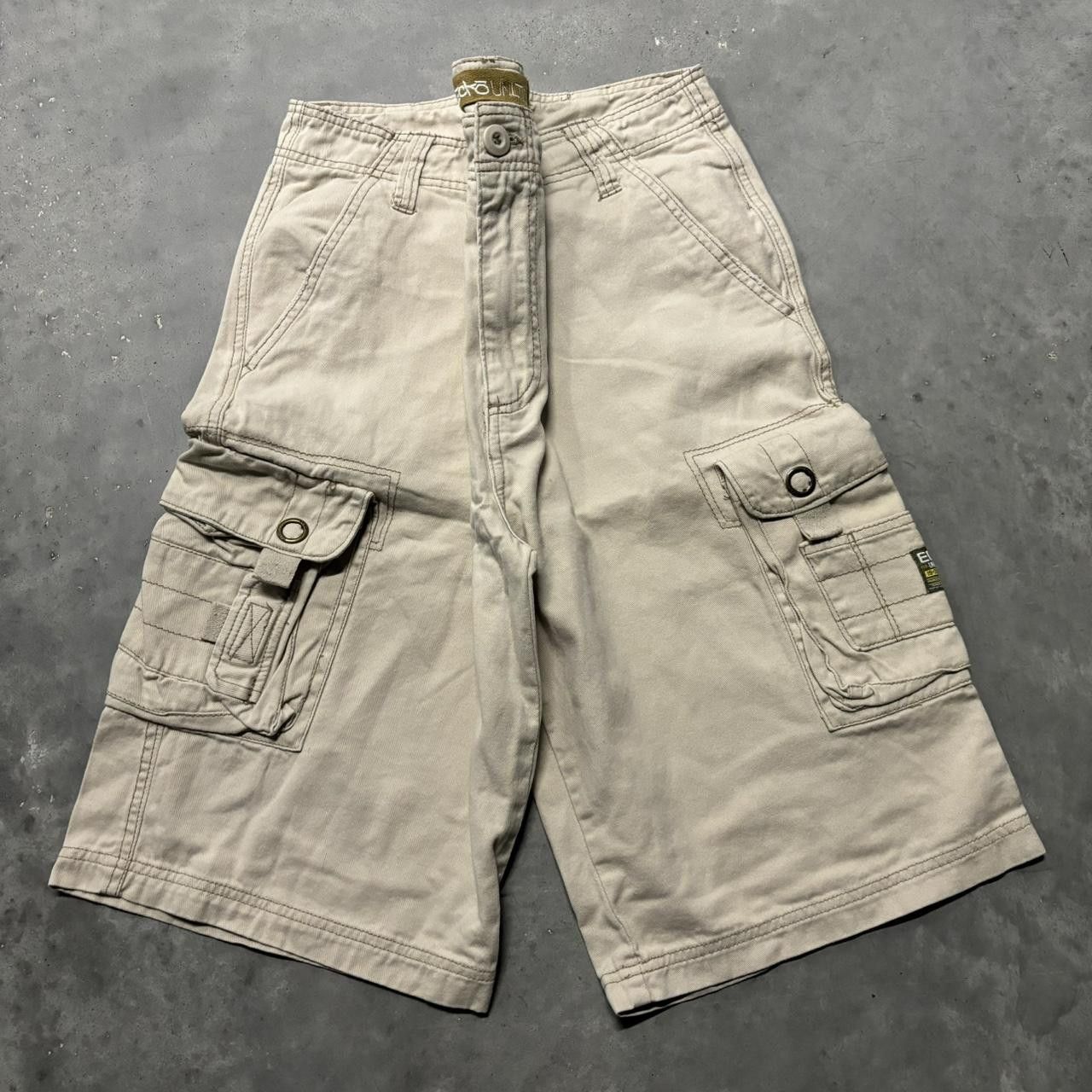 Crazy Vintage Y2K/2000s Baggy Grunge Cream Ecko Skater Style Cargo Shorts!