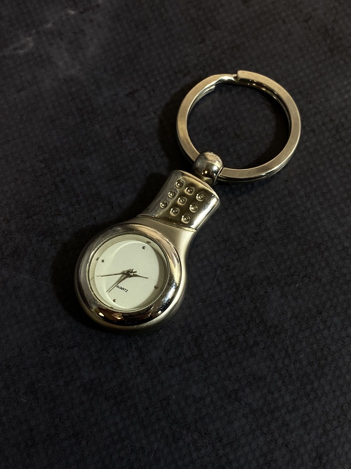 Jewelry × Vintage Vintage Keychain Watch with White Dial Japanese Brand ✨ Size ONE SIZE - 3 Thumbnail