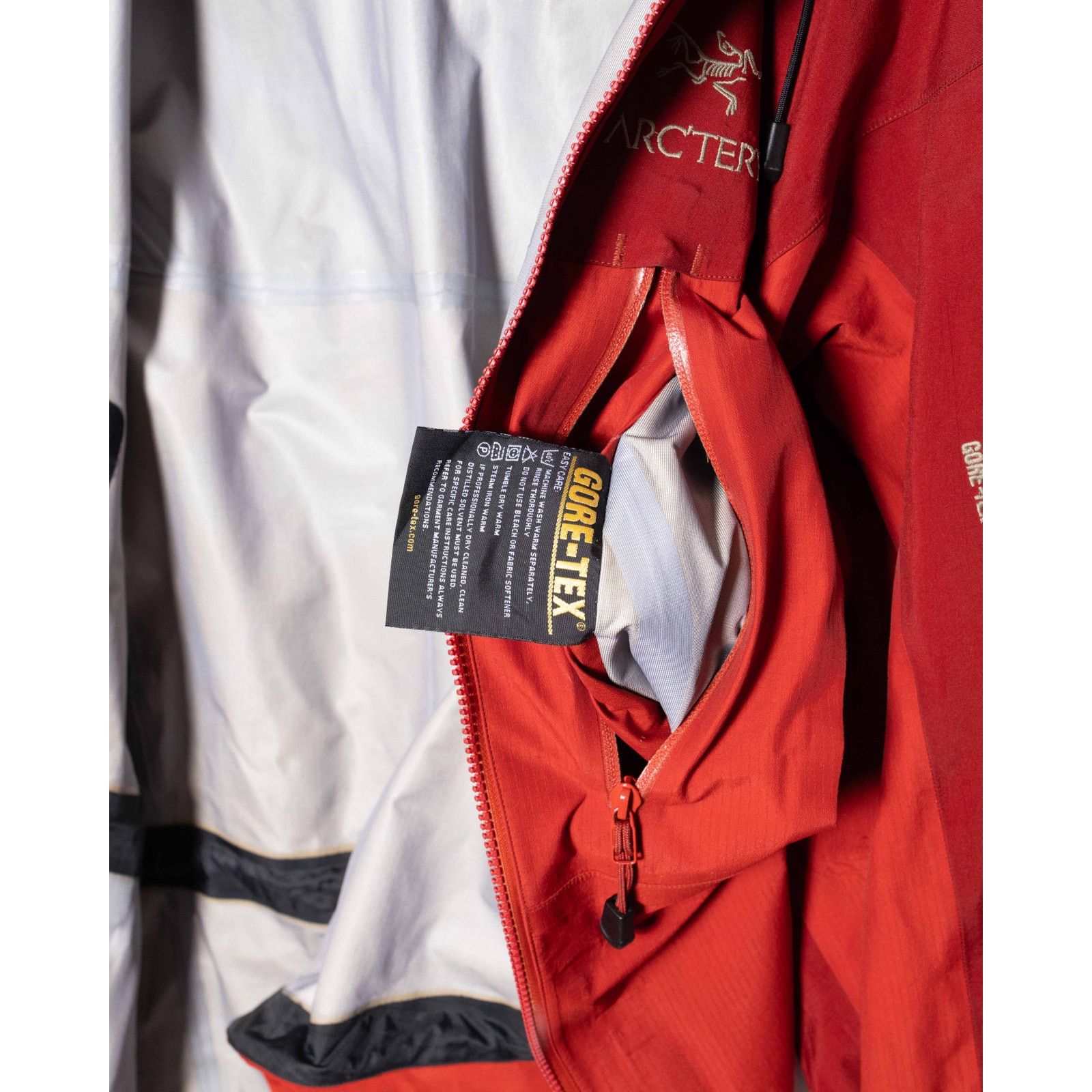 Arc'teryx Vintage Arcteryx Beta SV Sangria Medium 2005 Size US M / EU 48-50 / 2 - 11 Thumbnail