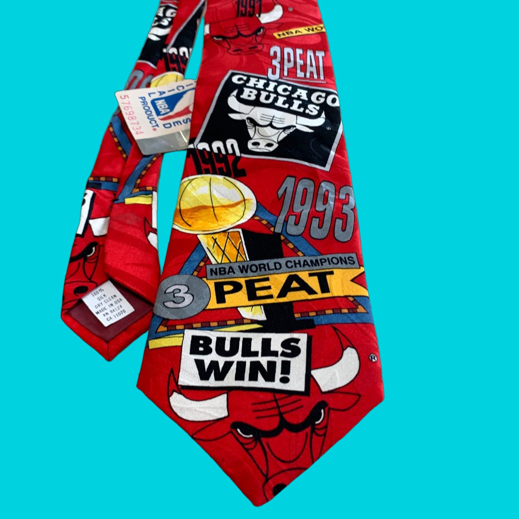 Vintage VINTAGE Chicago Bulls Tie Red 100% Silk Mens Made In USA NWT 3 Peat 90s RM Sport Silk Tie Size ONE SIZE - 1 Thumbnail
